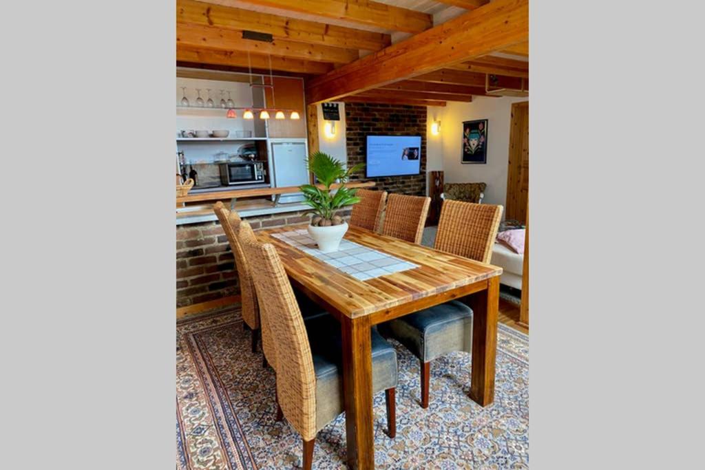 Oldschool, Dorfschule mit Whirlpool