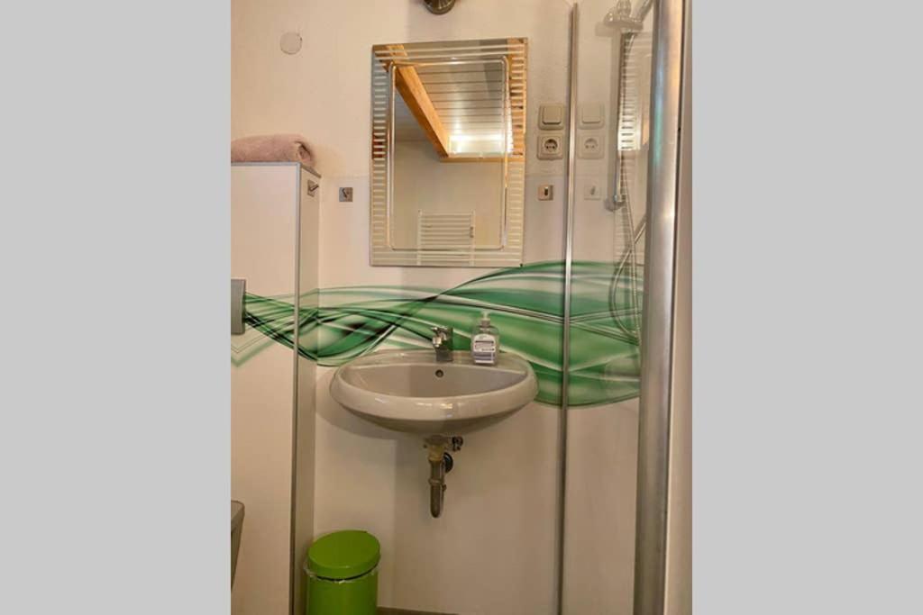 Oldschool, Dorfschule mit Whirlpool