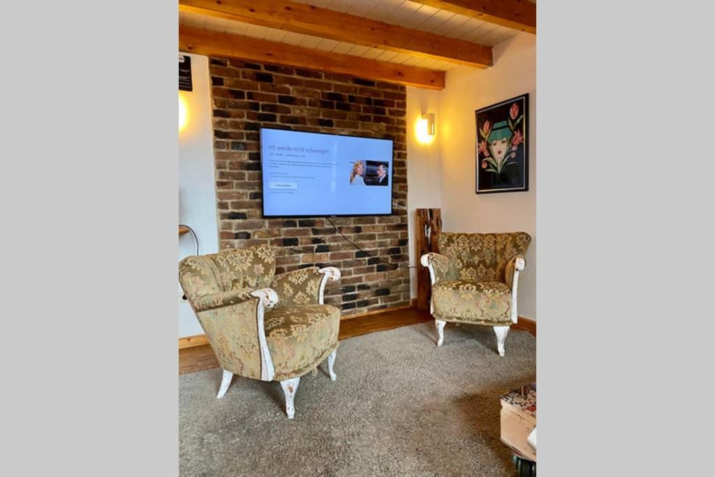 Oldschool, Dorfschule mit Whirlpool