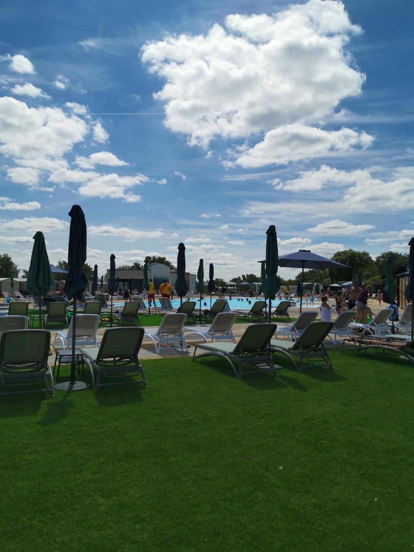 3 bedroom caravan with hot tub Tattershall lakes