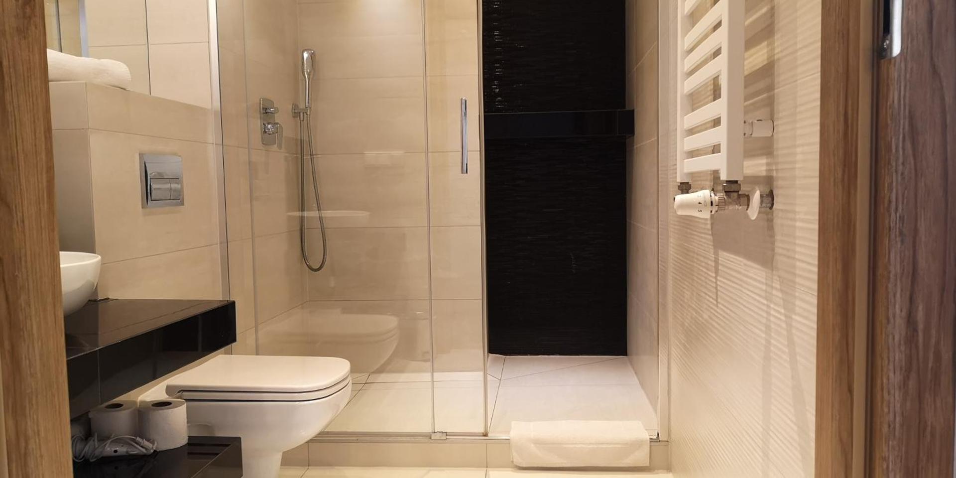 Apartment with Shower