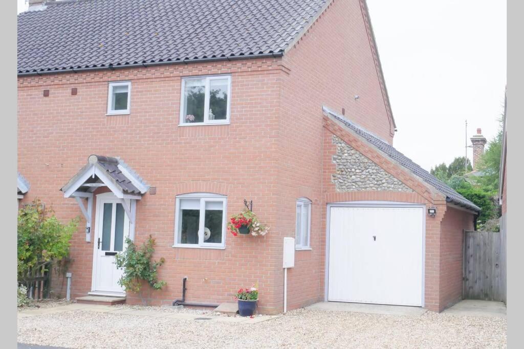 The Croft a lovely town house in the centre of Holt with free PARKING for two cars