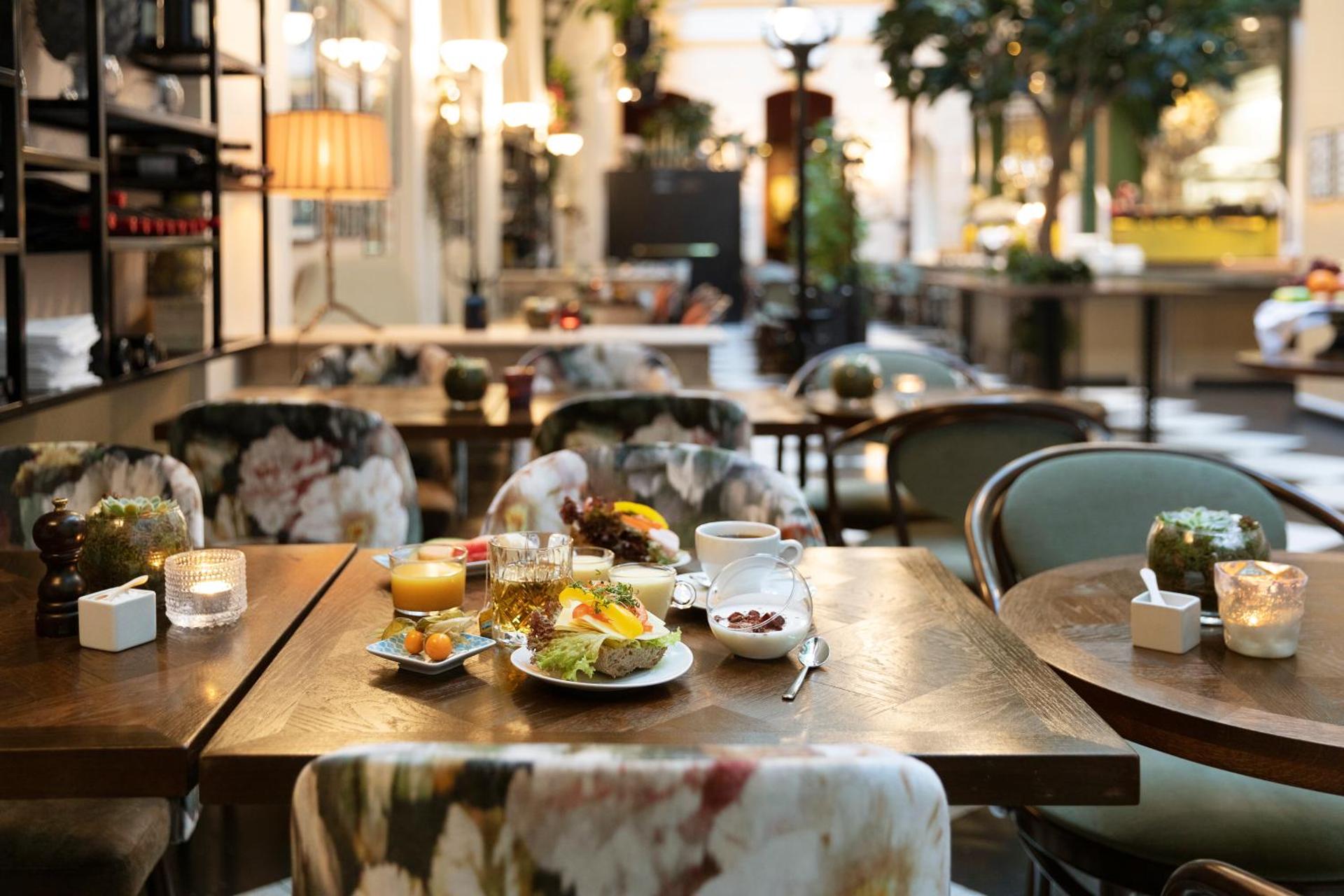 Restaurant/places to eat