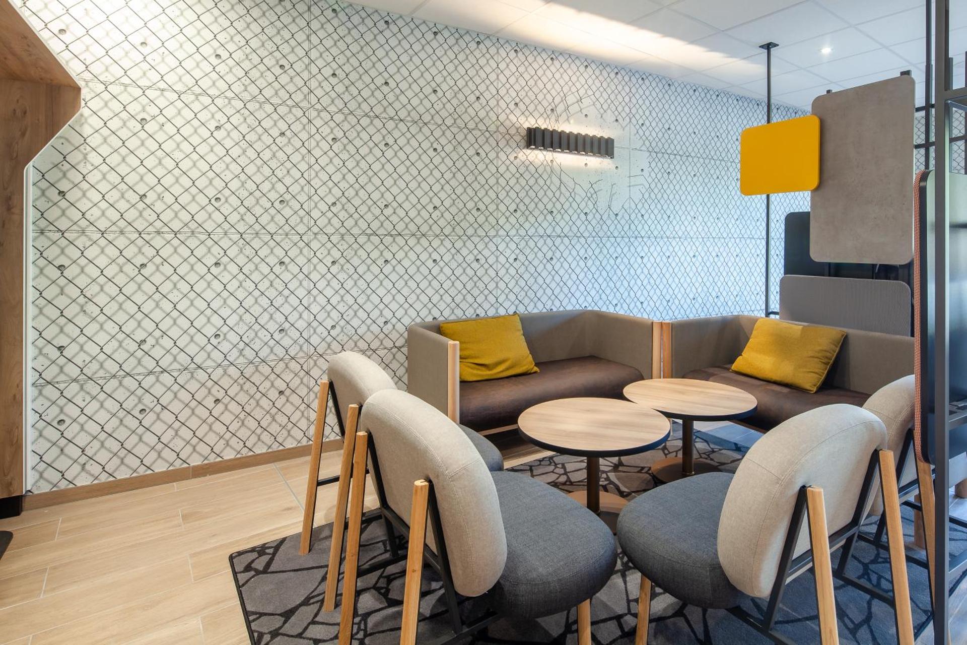 Communal lounge/ TV room