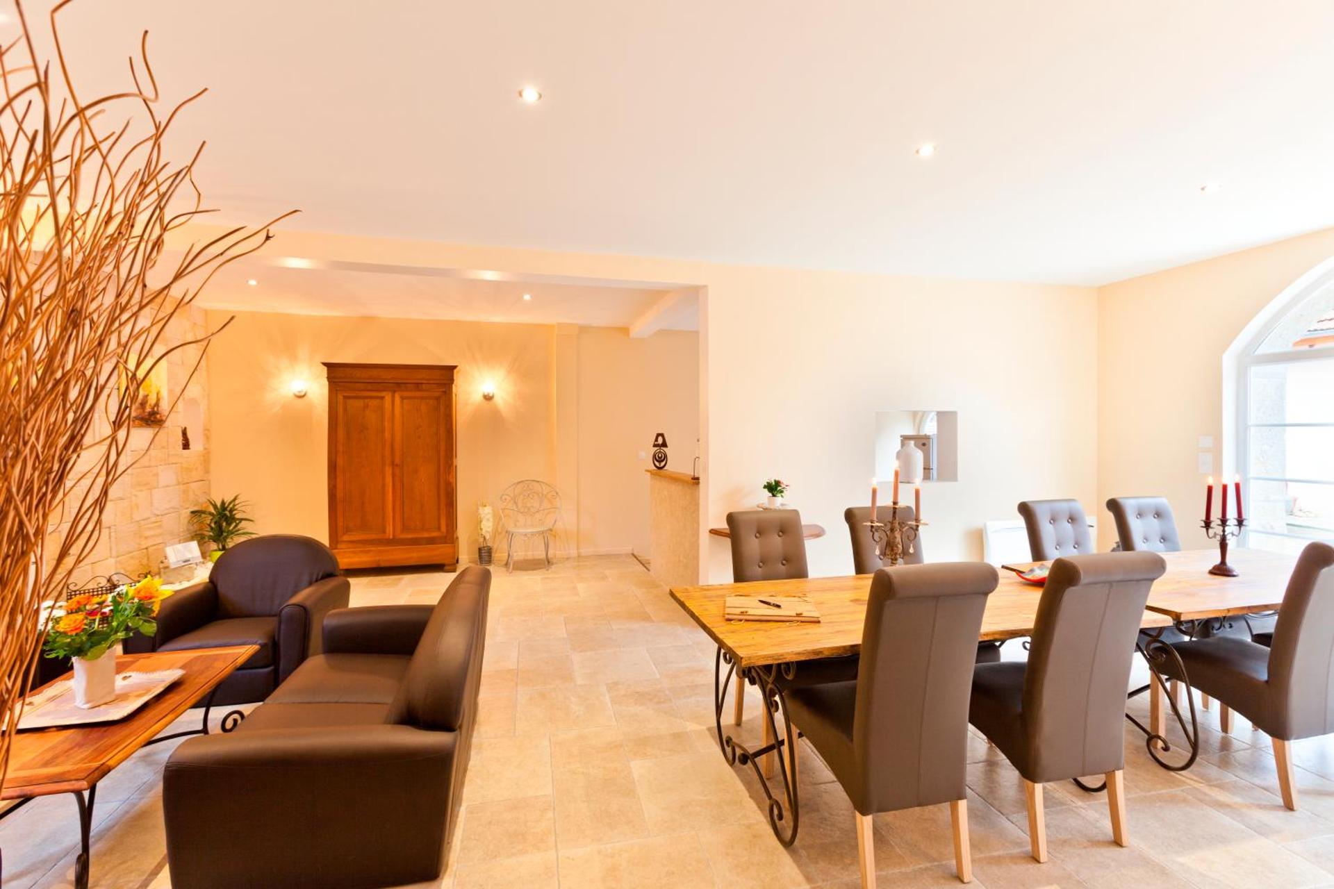 Communal lounge/ TV room