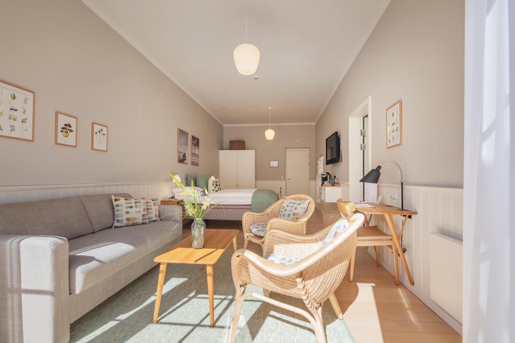 Junior Suite with Bathtub