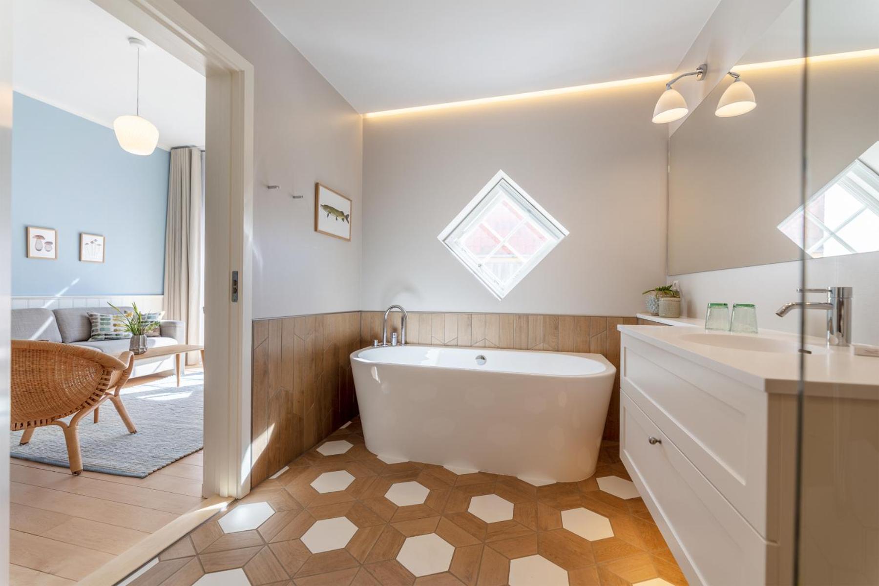 Junior Suite with Bathtub