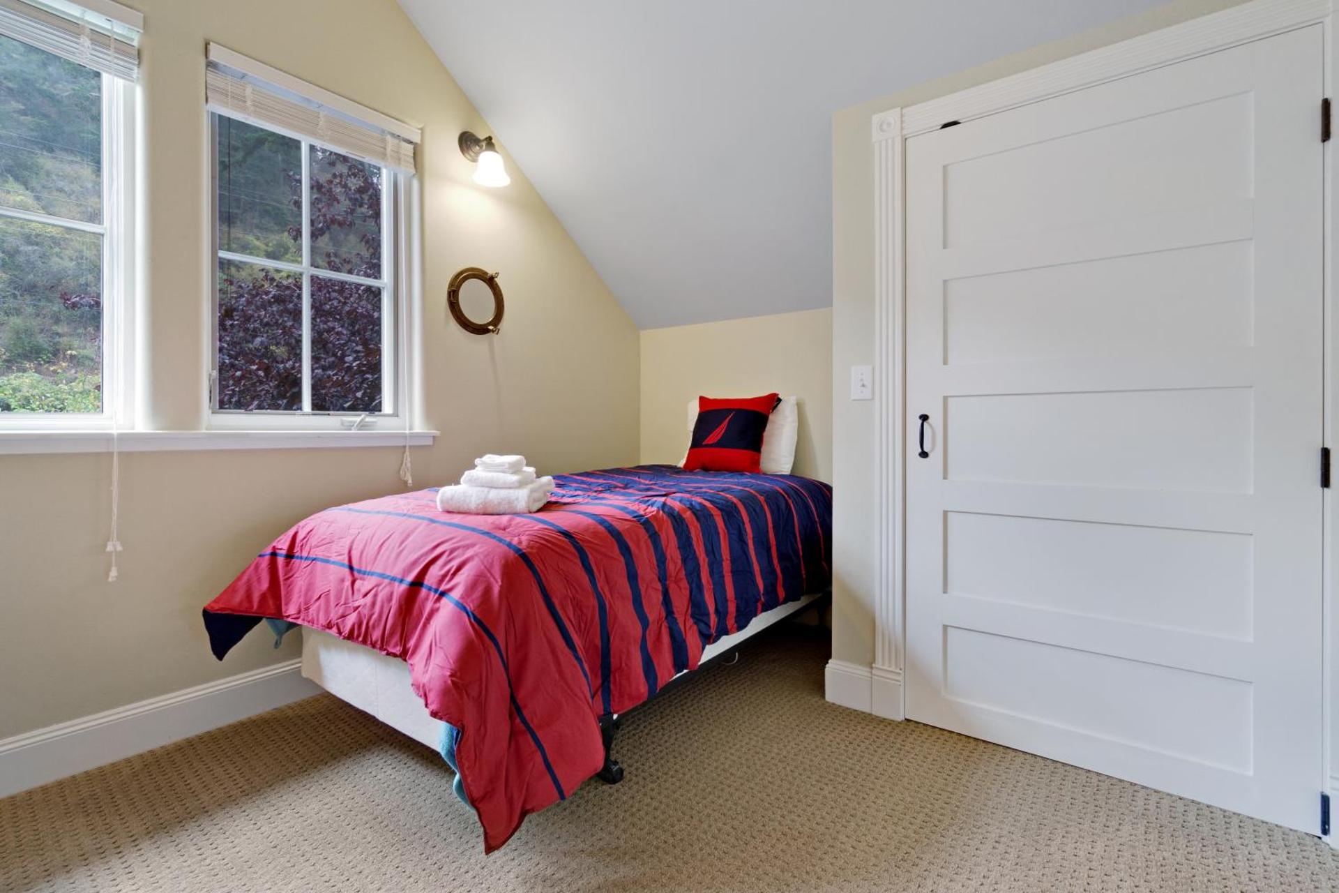 3 Bed 3 Bath Vacation home in Eastsound