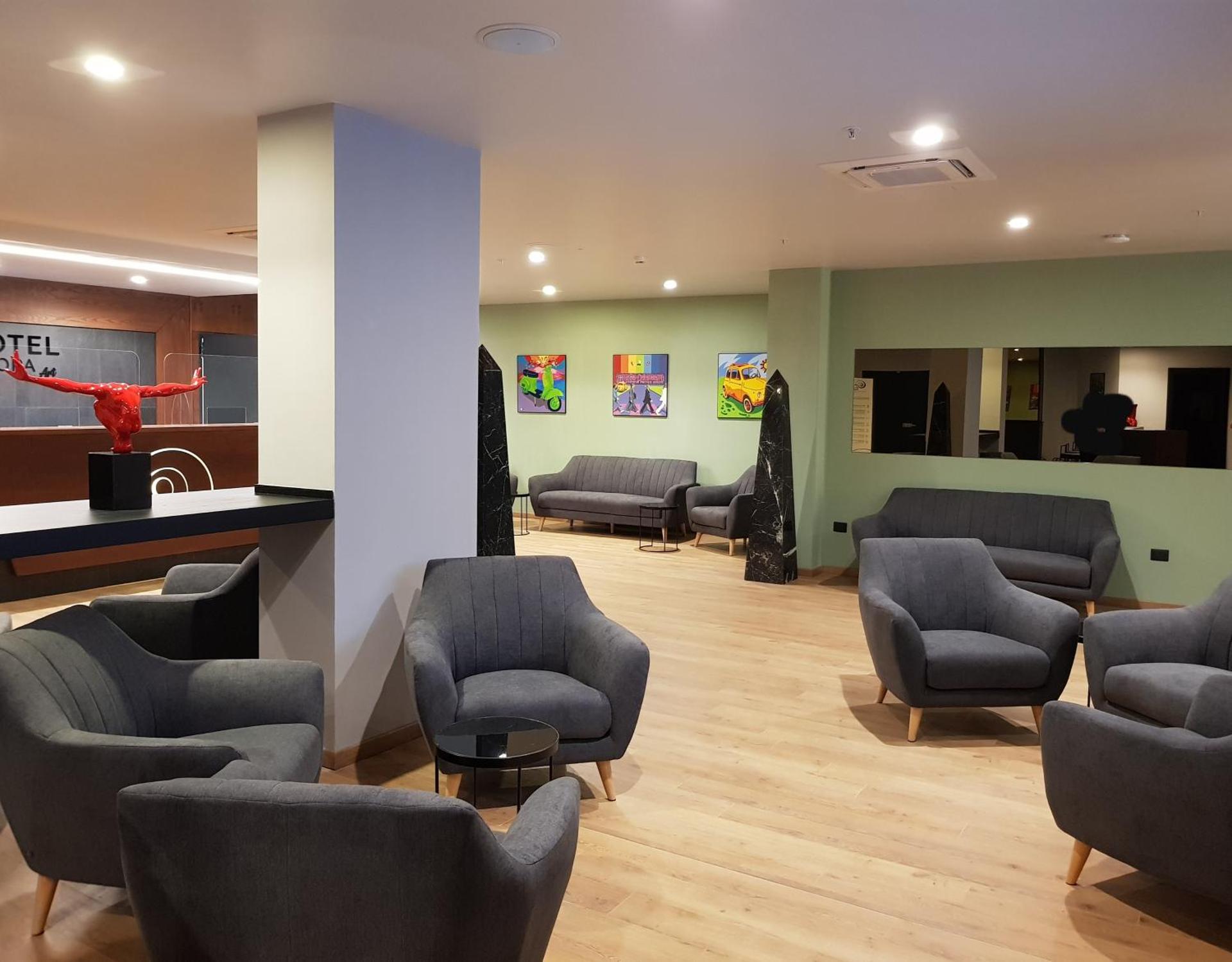 Communal lounge/ TV room