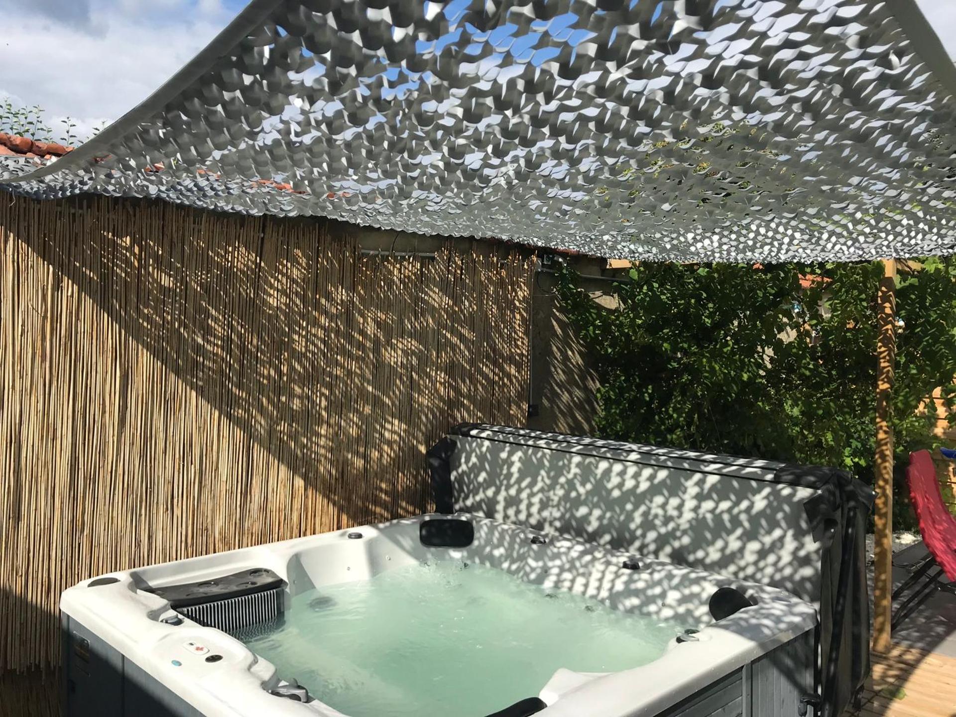 Nuit des étoiles gîte avec piscine et SPA communs