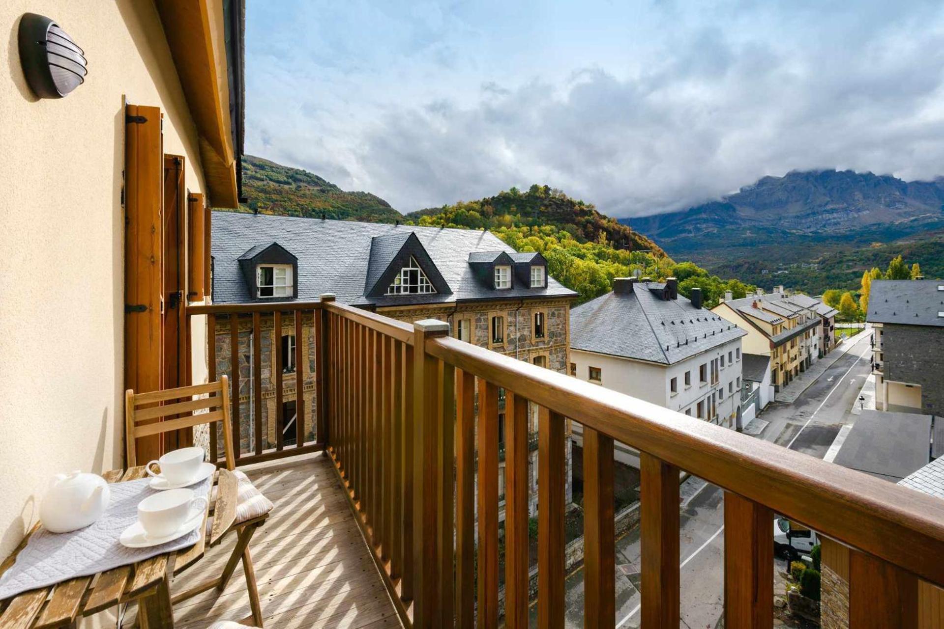 MONTELIA Ático El Ciervo de Panticosa