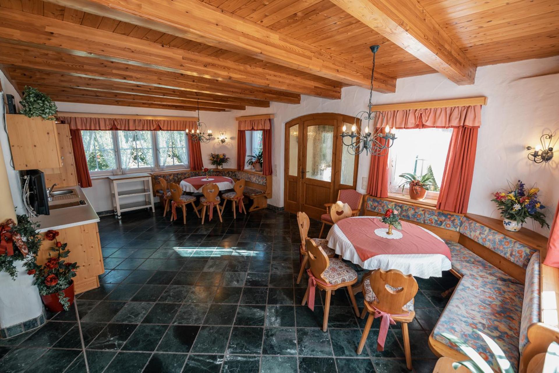 Communal lounge/ TV room