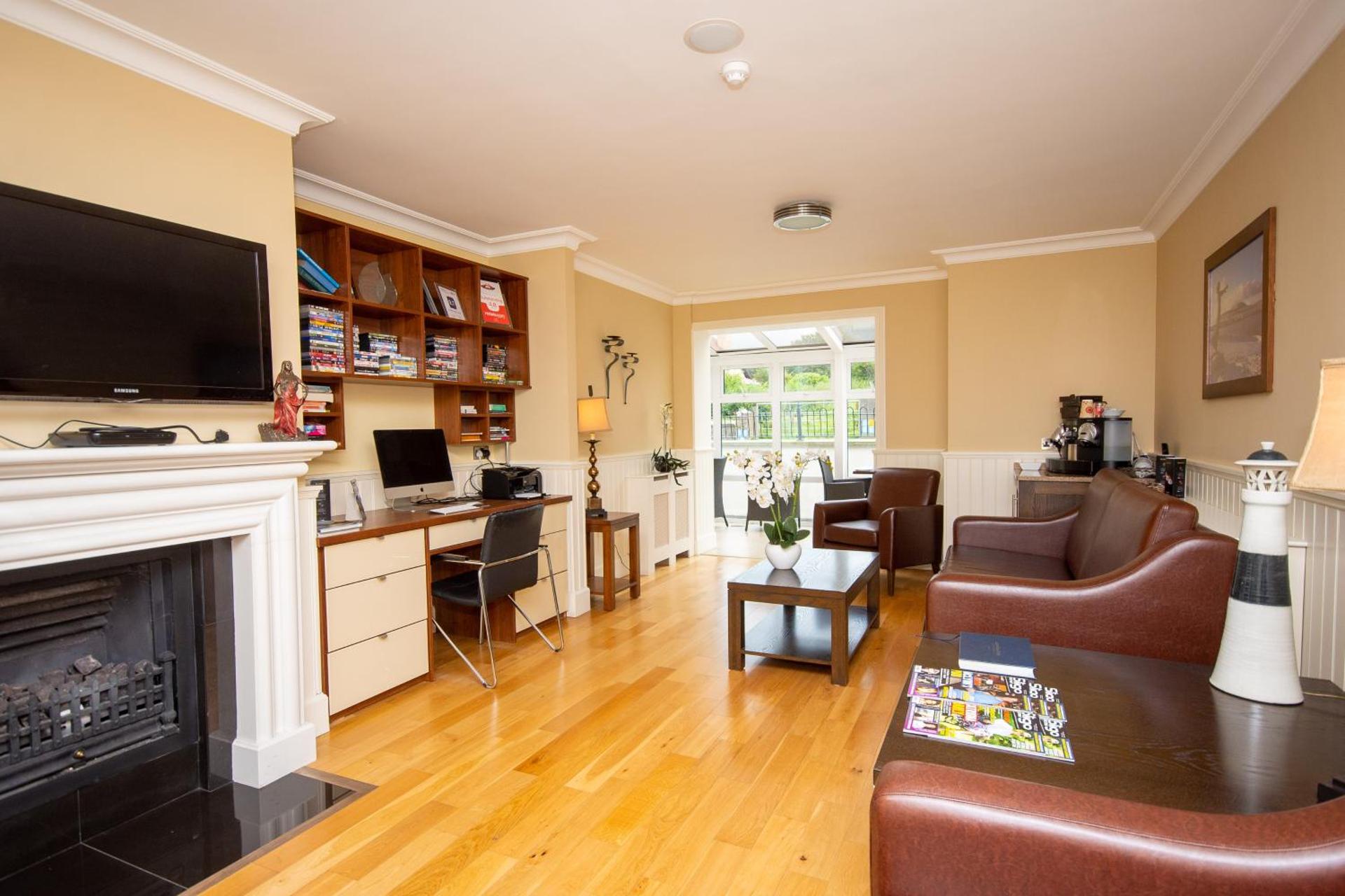 Strandhill Lodge and Suites Boutique Hotel