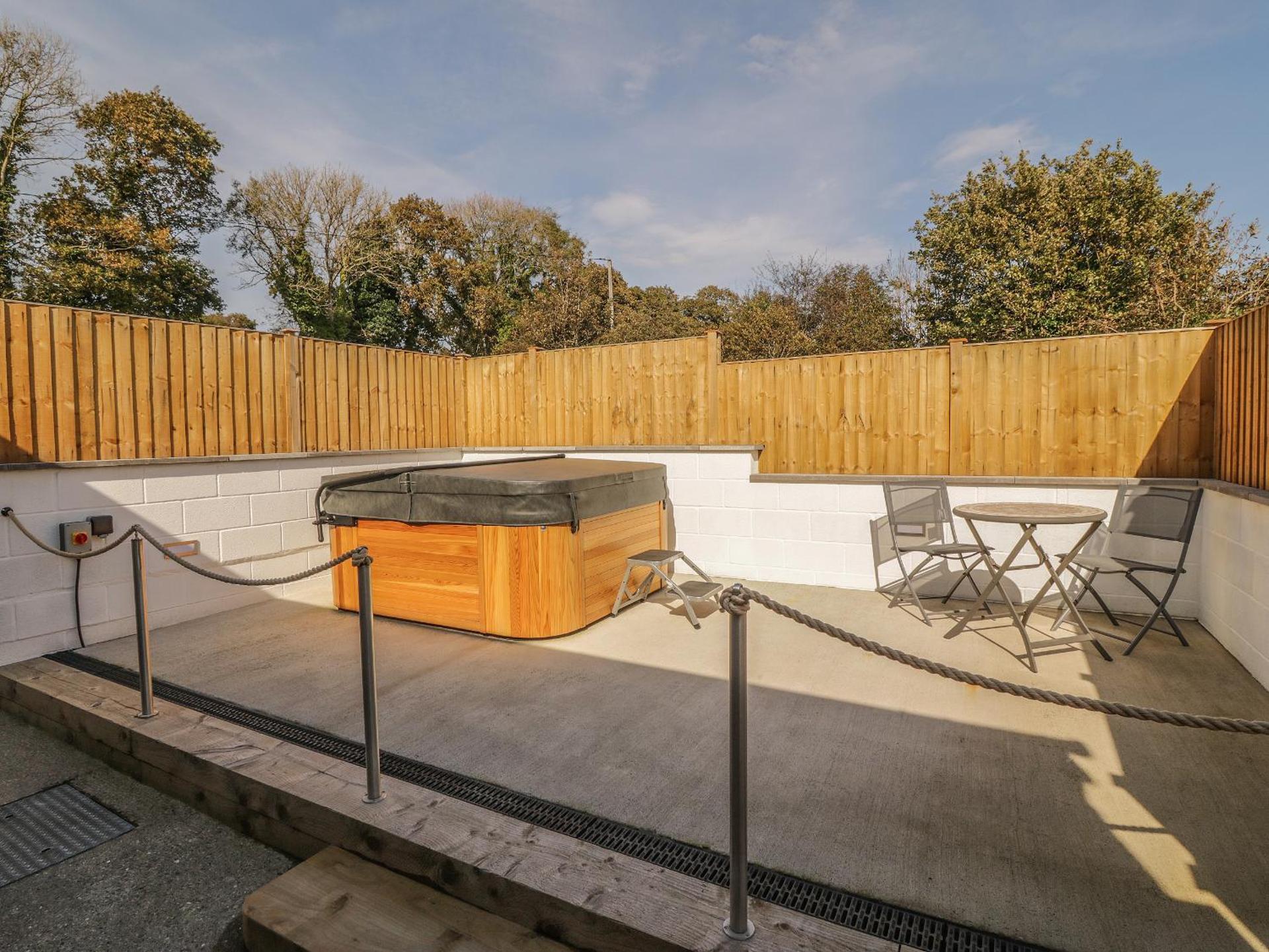 Tyddyn Sianel - Derw