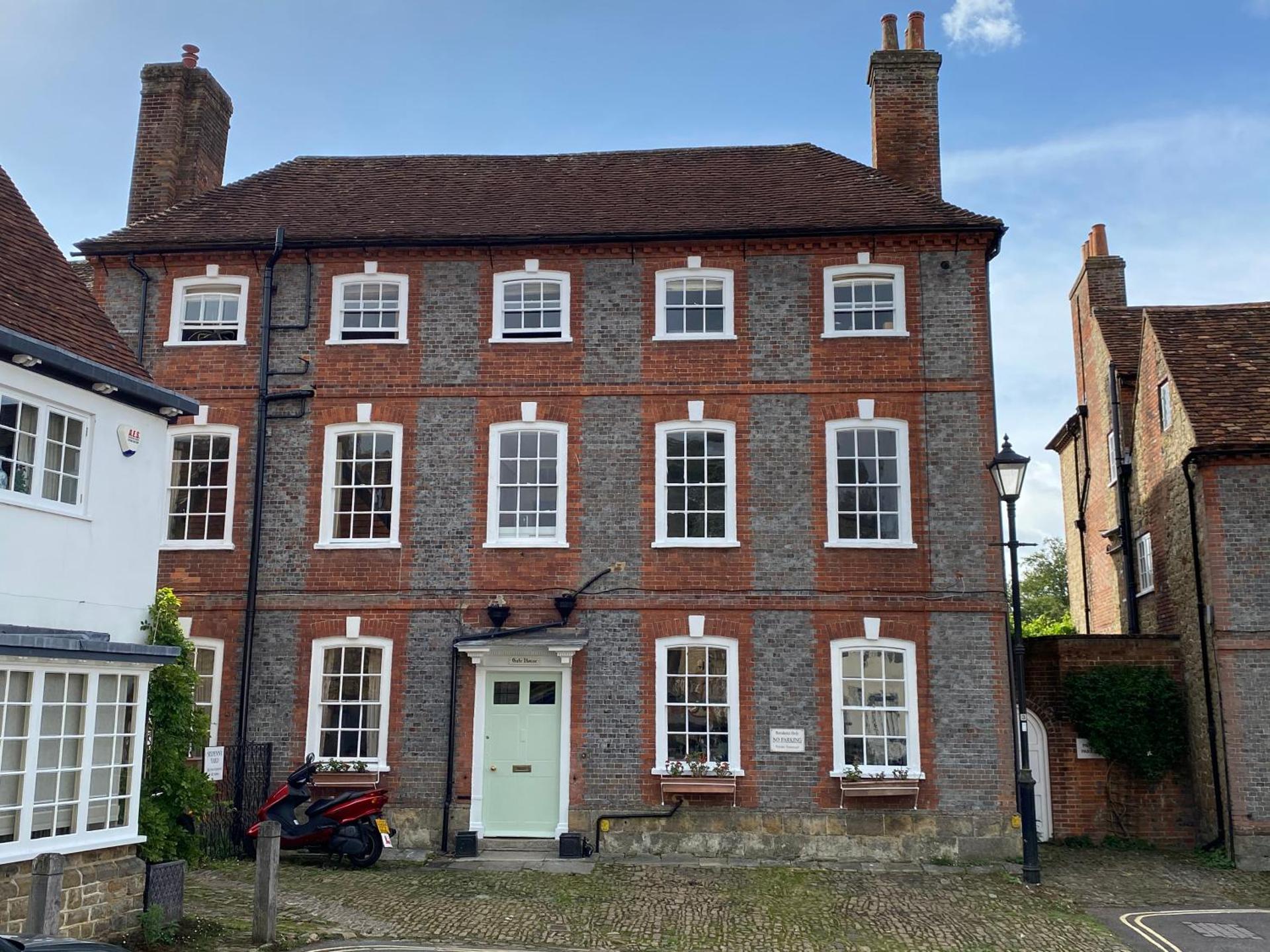 Stunning Georgian Flat in The Heart of Midhurst Old Town