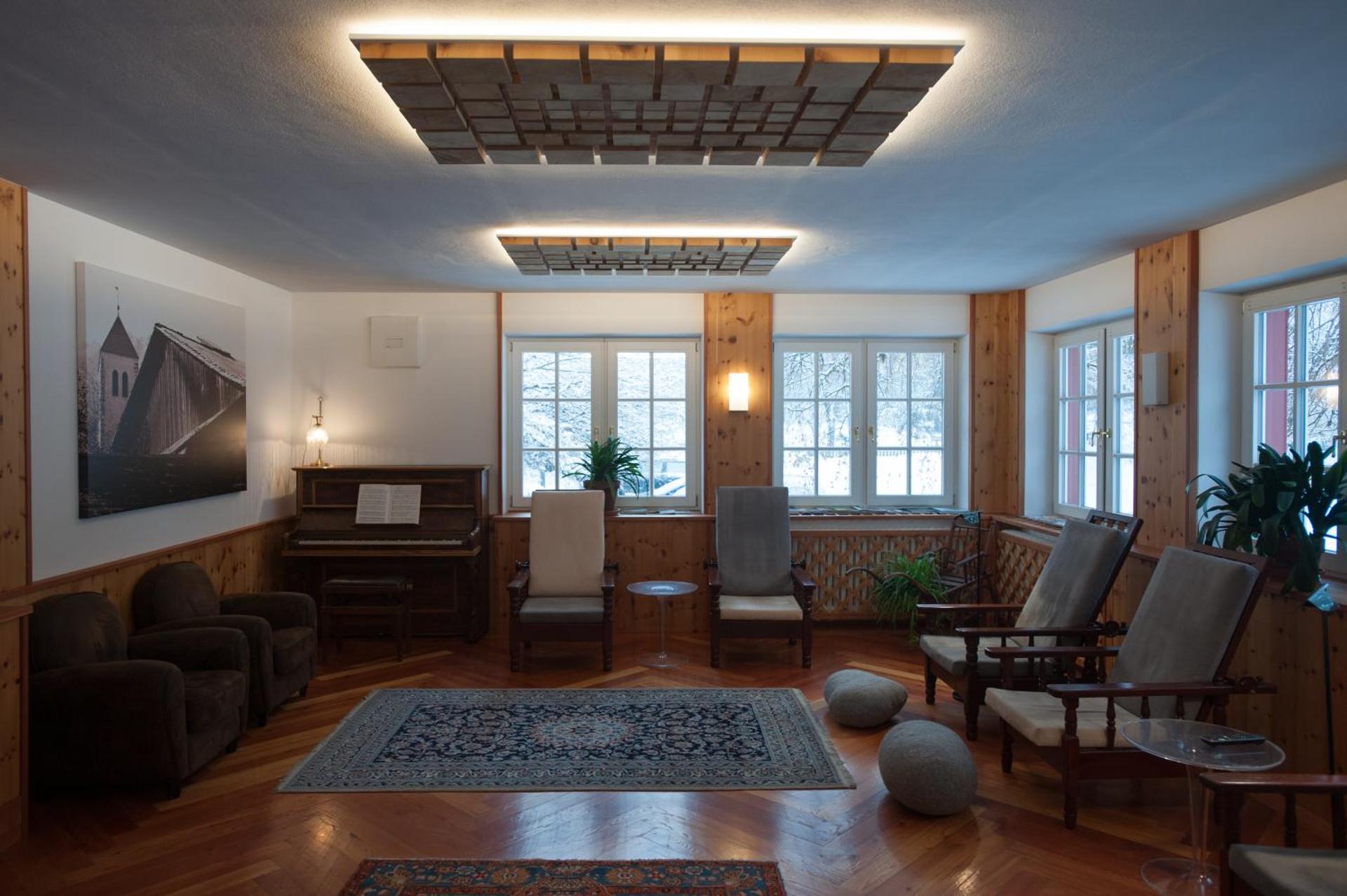 Communal lounge/ TV room