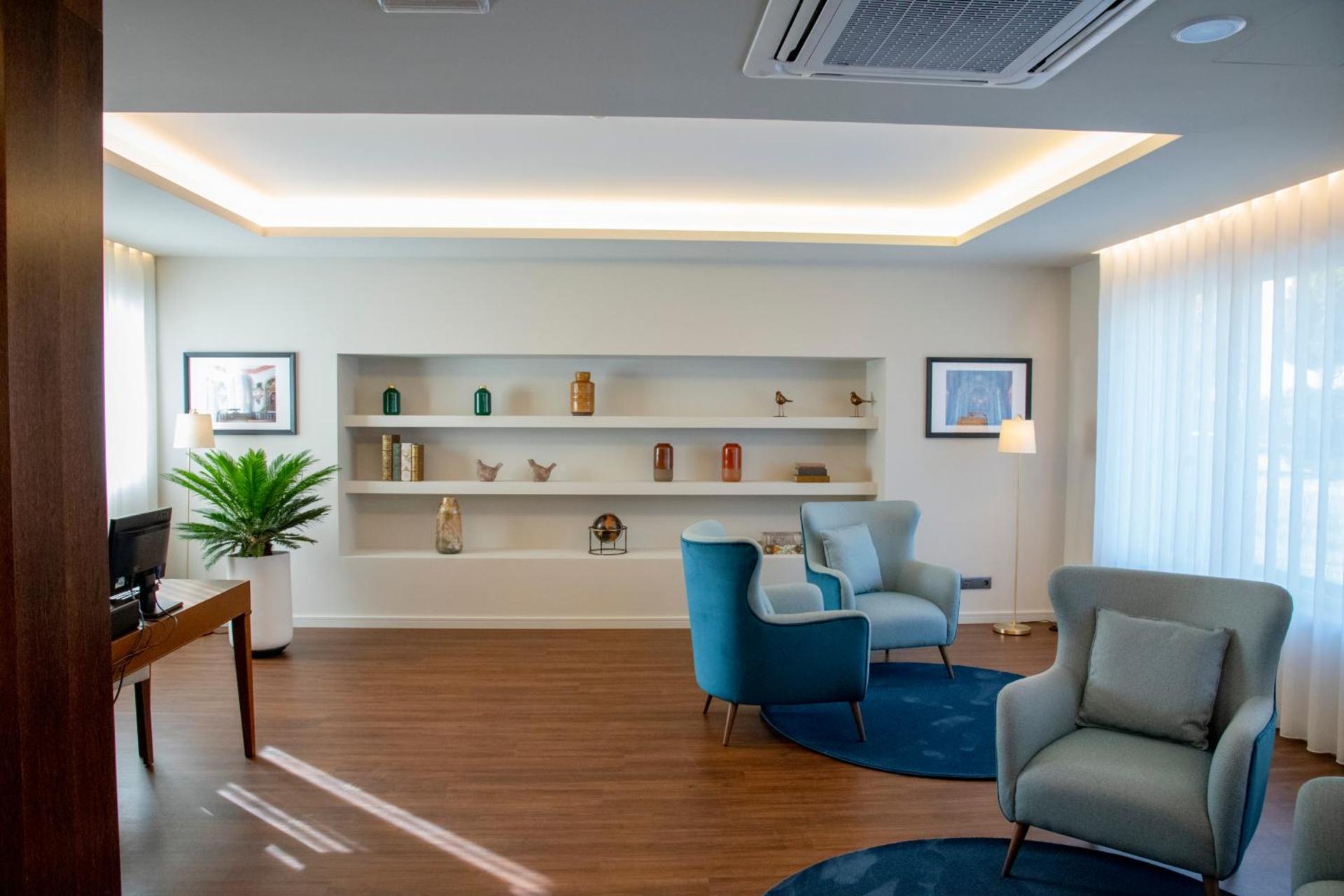 Communal lounge/ TV room