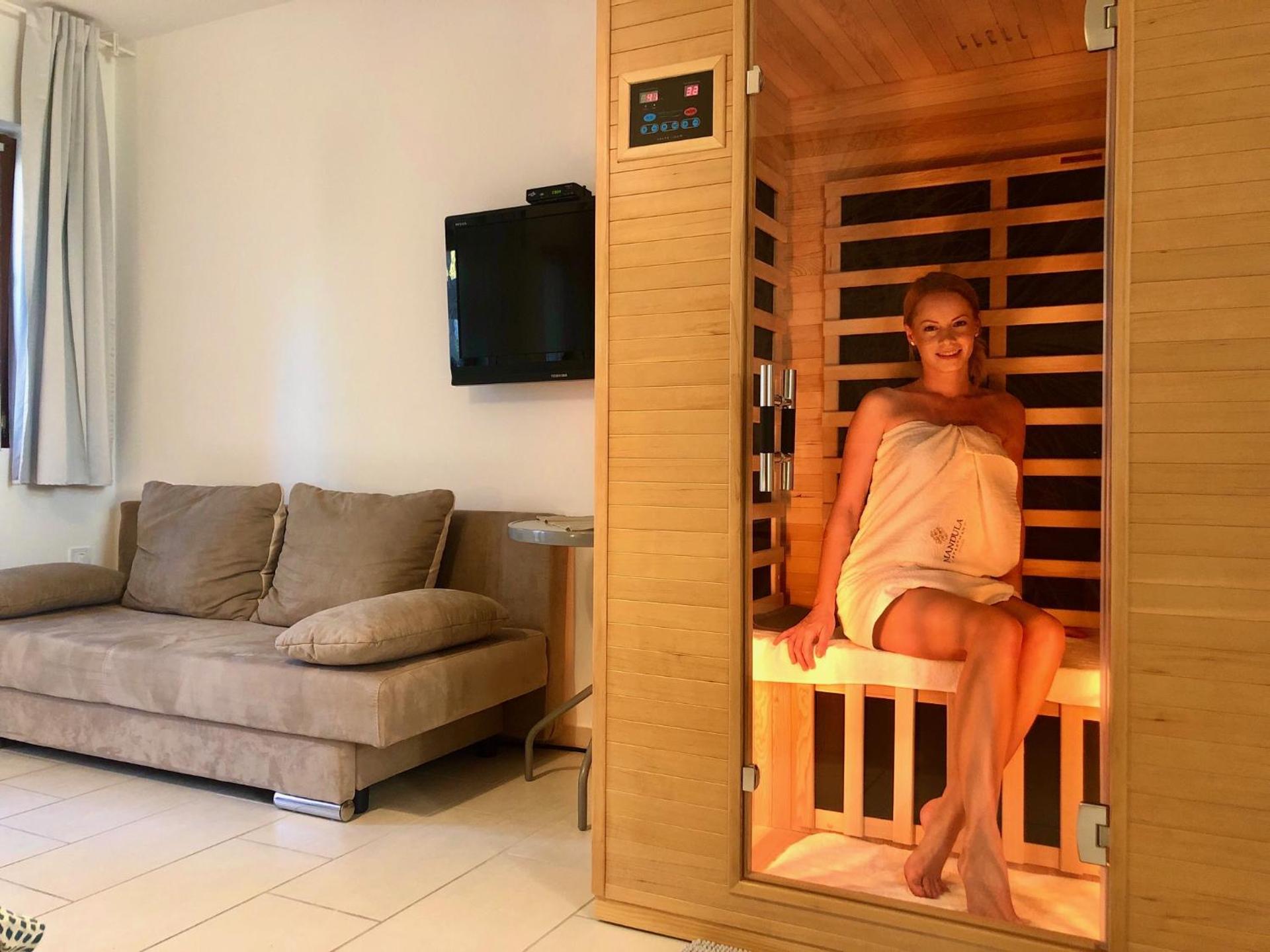 Communal lounge/ TV room