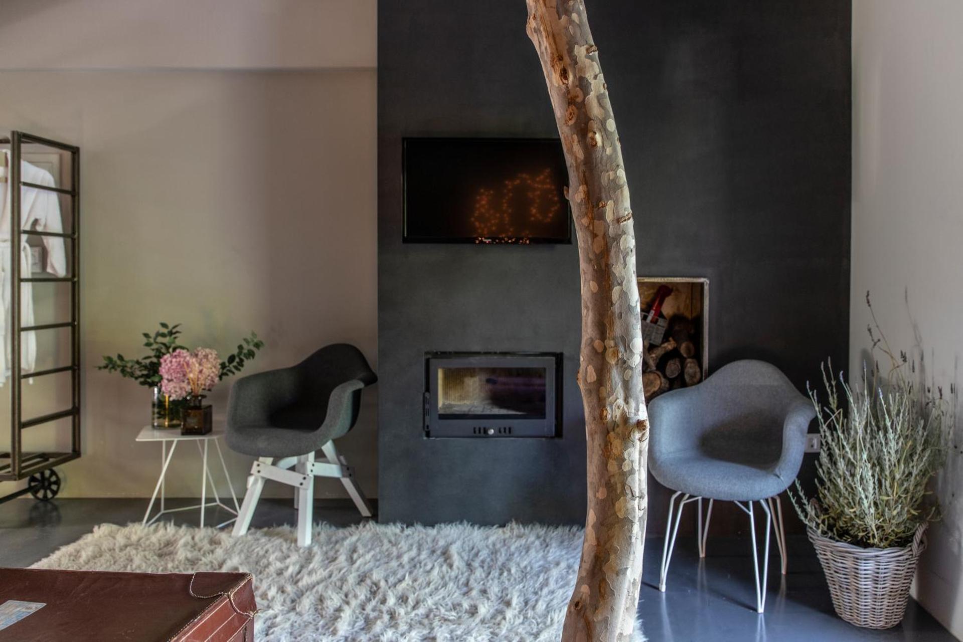 Oniropetra Boutique Hotel