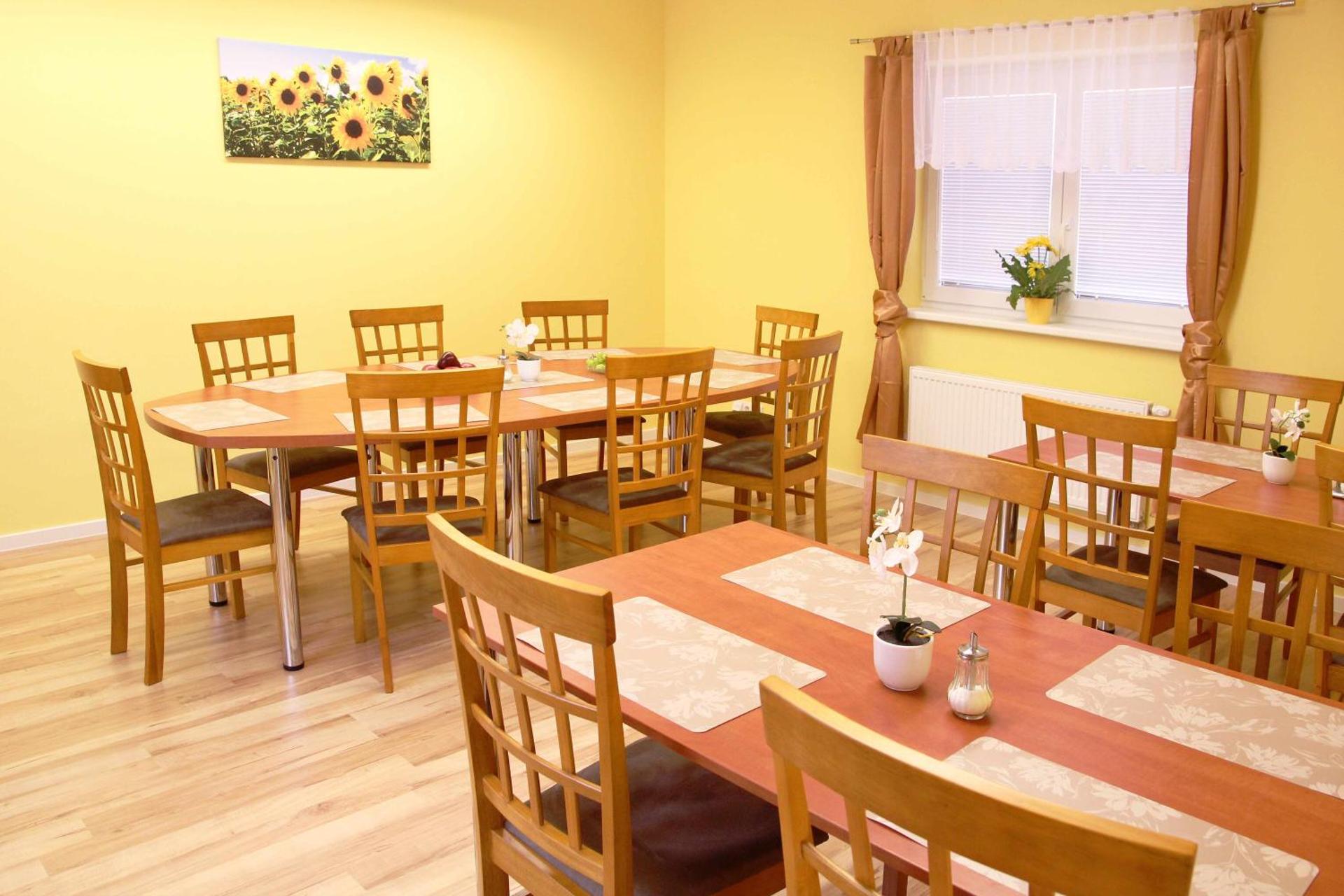 Communal lounge/ TV room