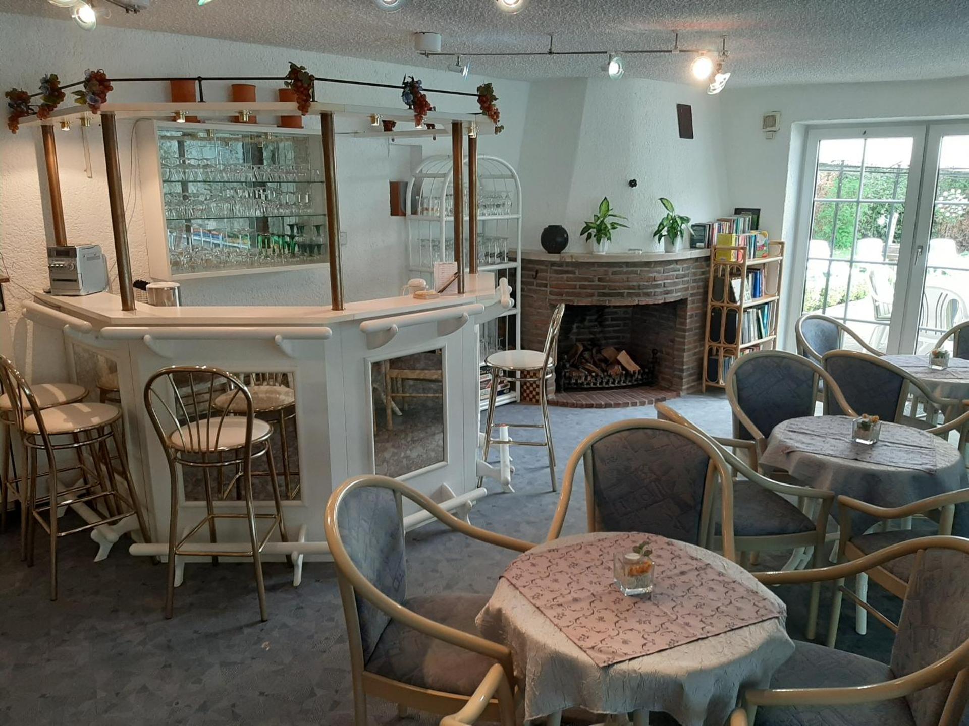 Communal lounge/ TV room