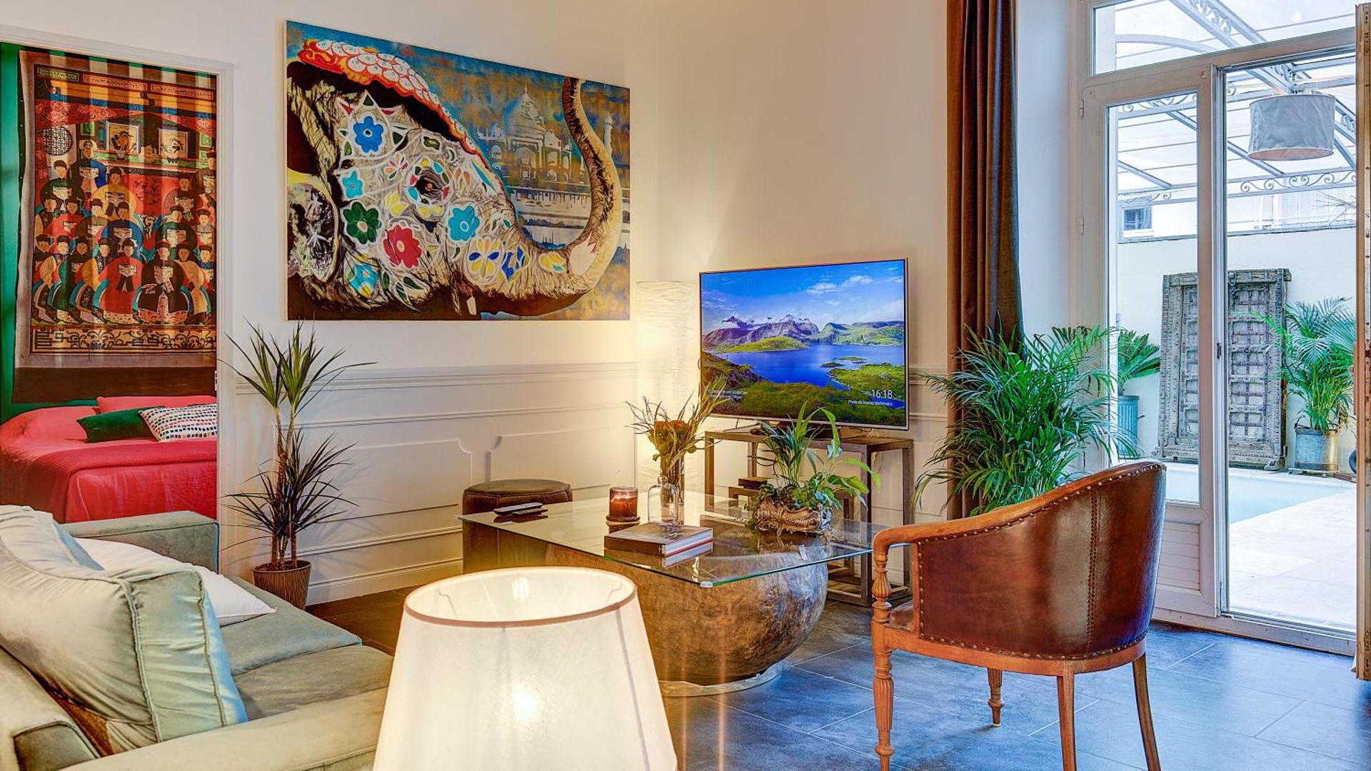 Communal lounge/ TV room