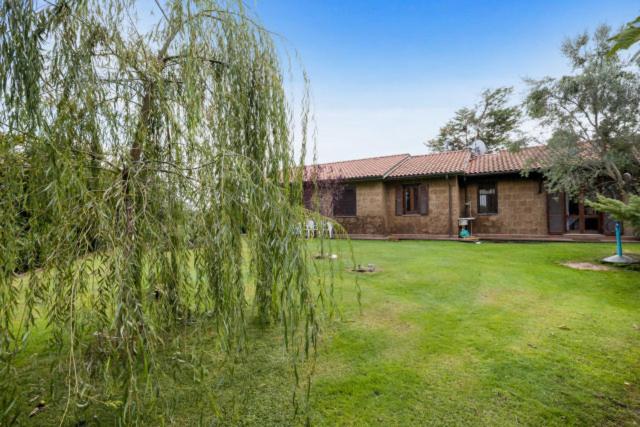 villa di charme con piscina e jacuzzi tra Roma e Viterbo