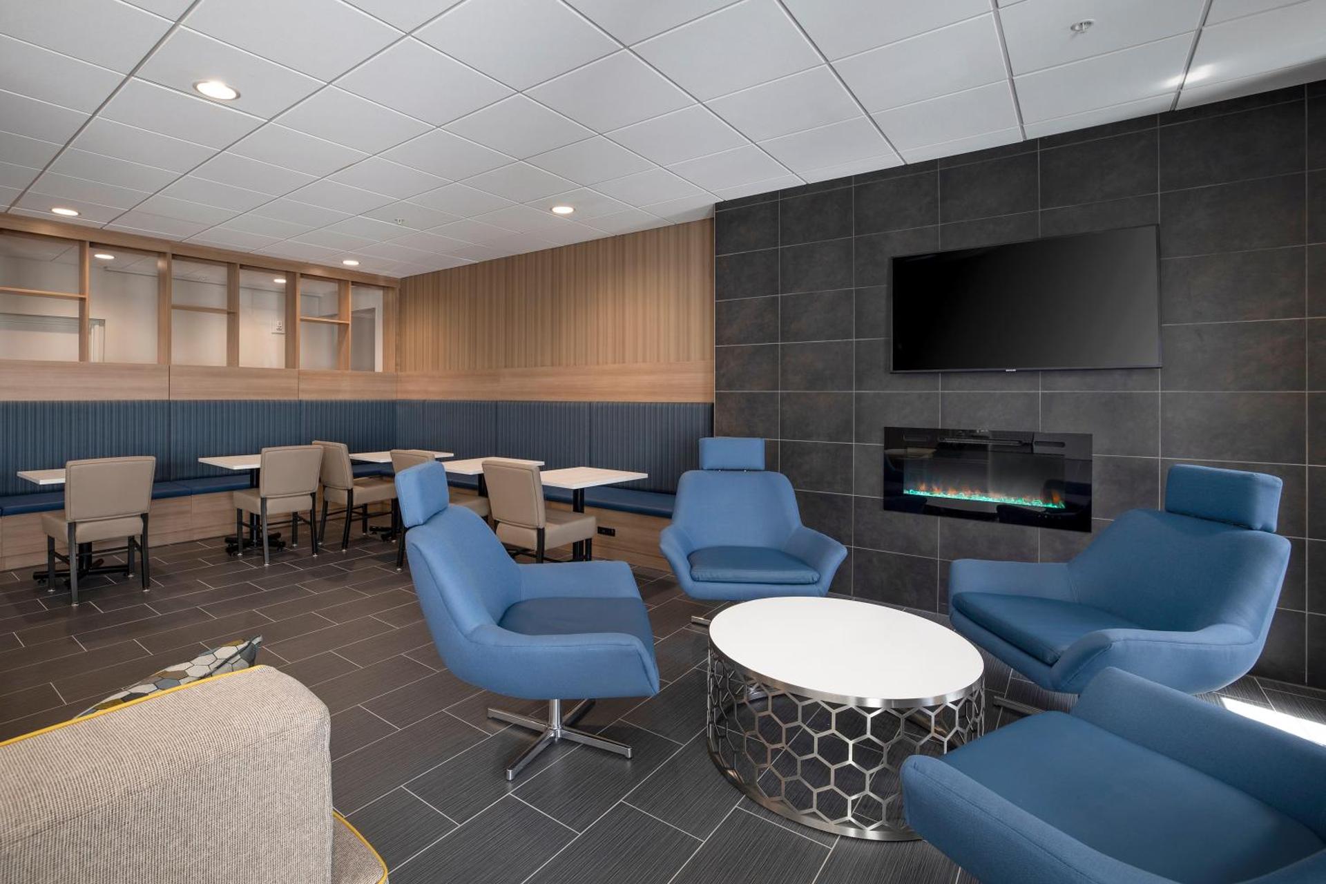 Communal lounge/ TV room