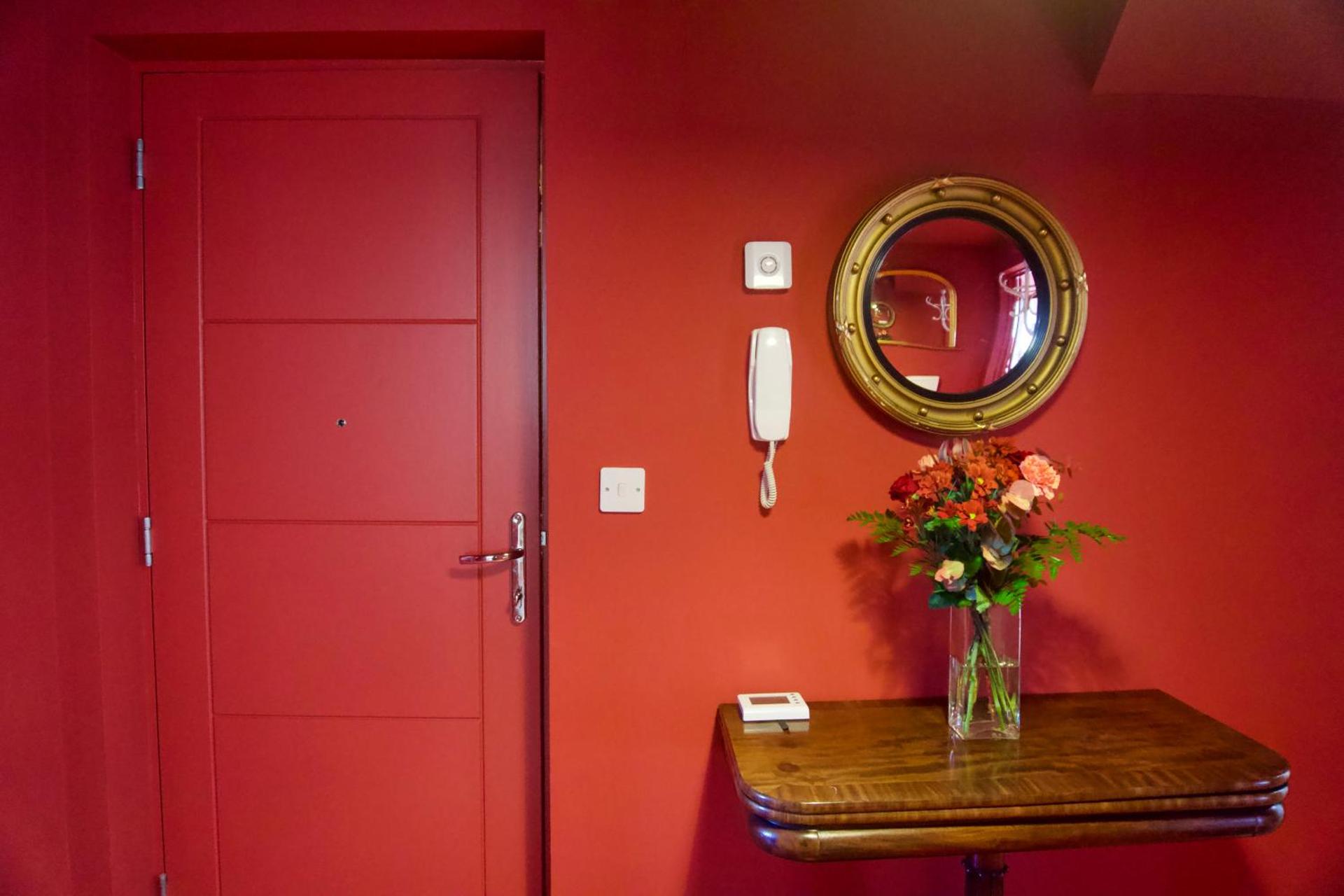 Stunning Apartment with Courtyard Near The Waterfront Ipswich