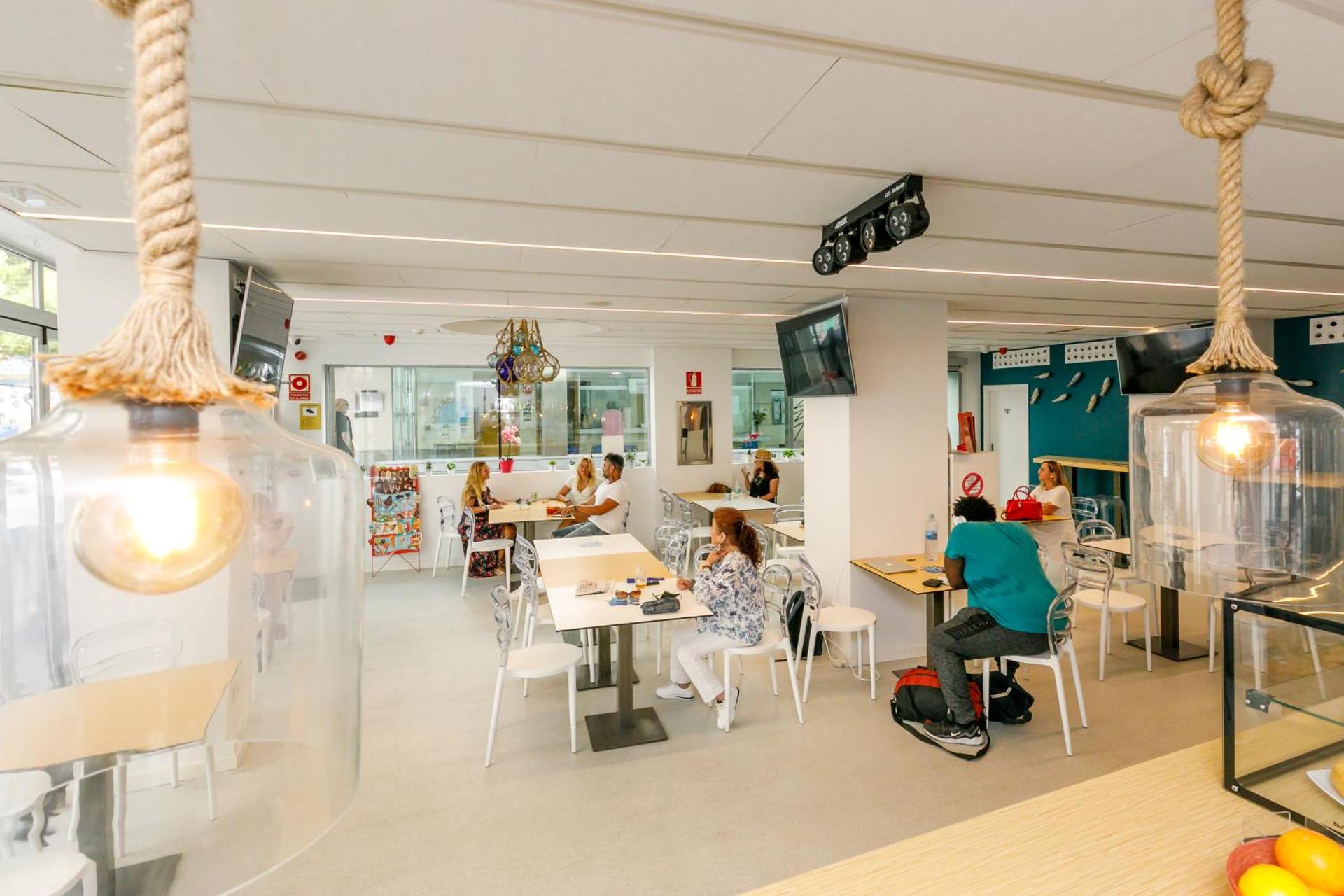 Communal lounge/ TV room