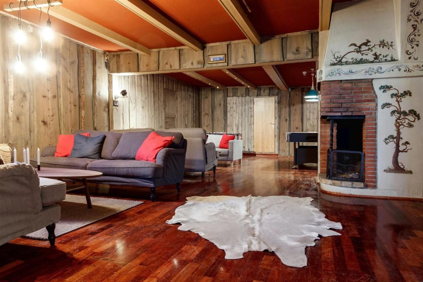 Communal lounge/ TV room