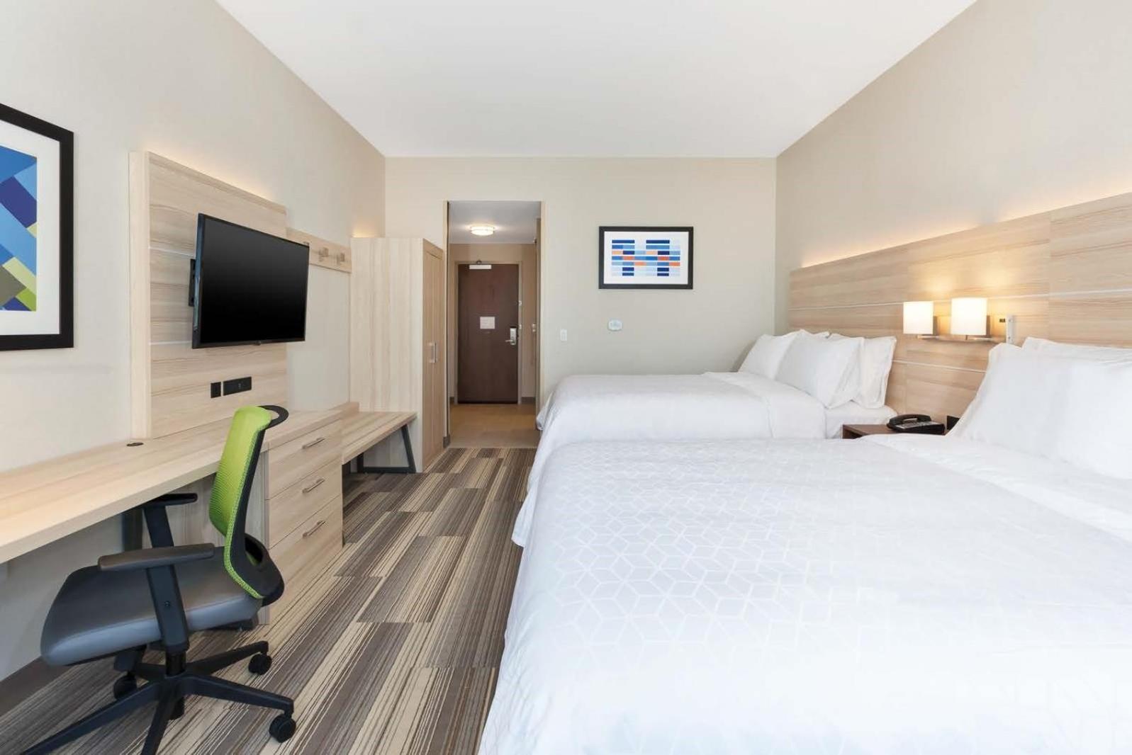Holiday Inn Express & Suites - Grand Rapids Airport - South by IHG