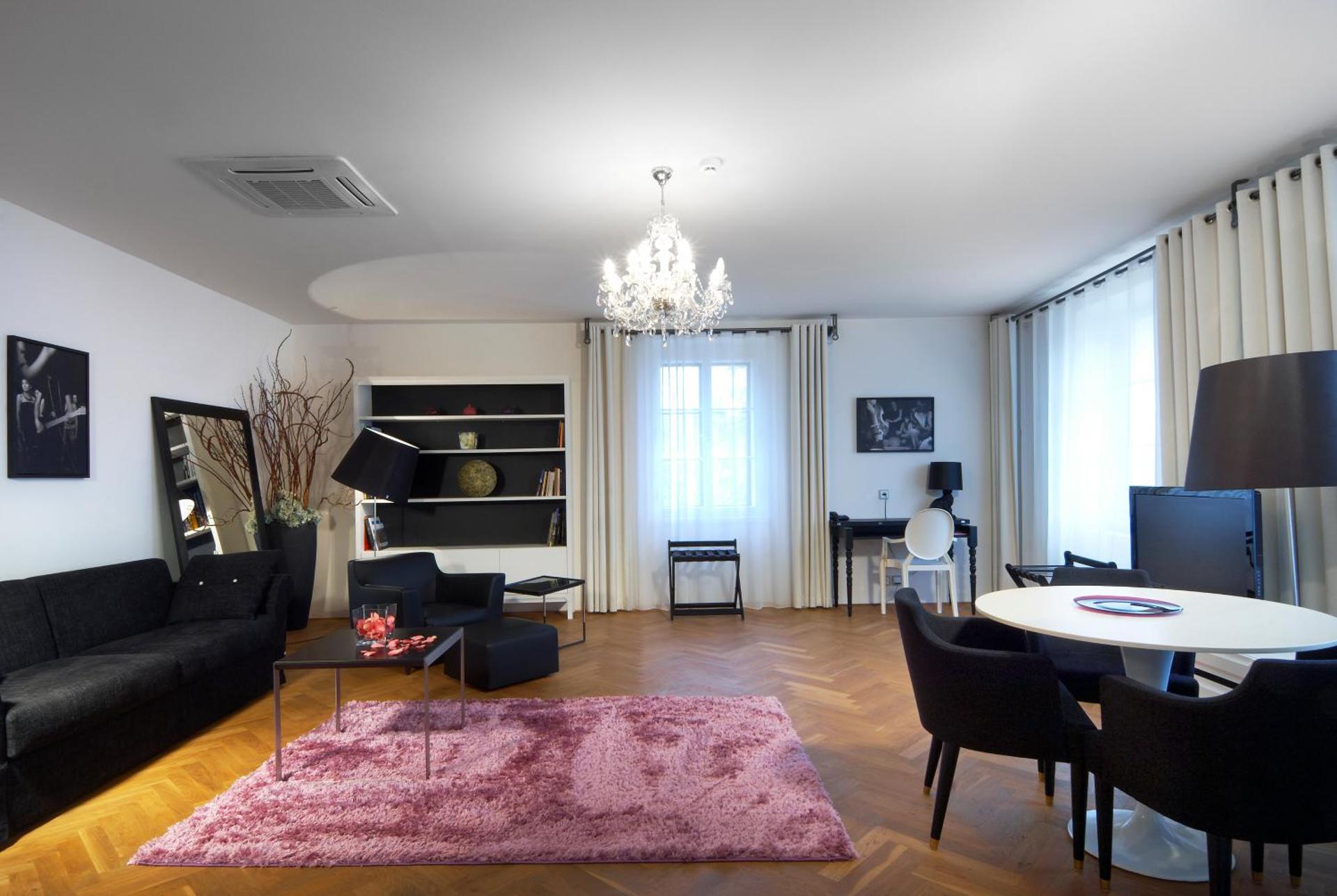 Photo of the whole room