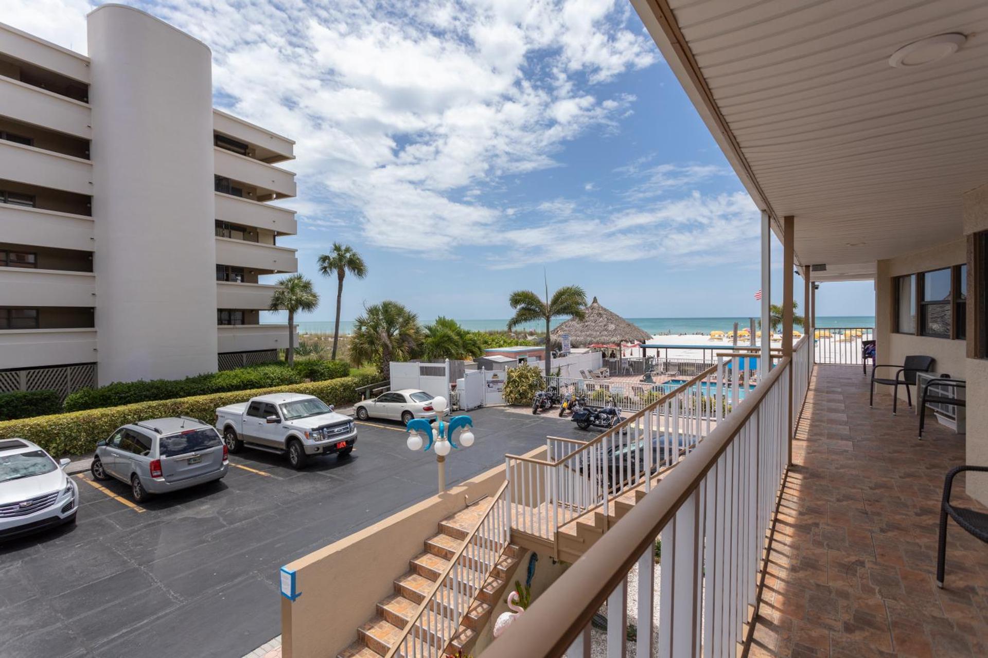 Plaza Beach Hotel - Beachfront Resort