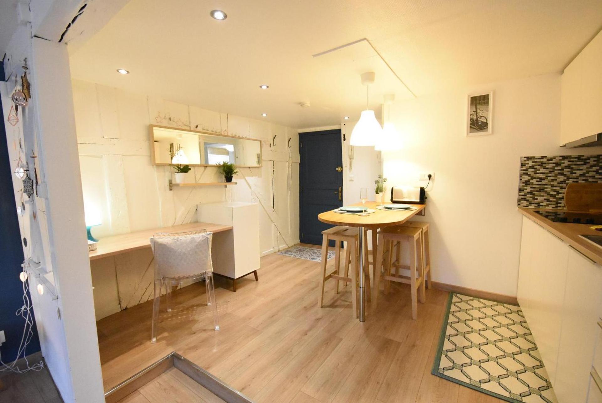 STUDIO dans le COEUR HISTORIQUE (WIFI et GARE)