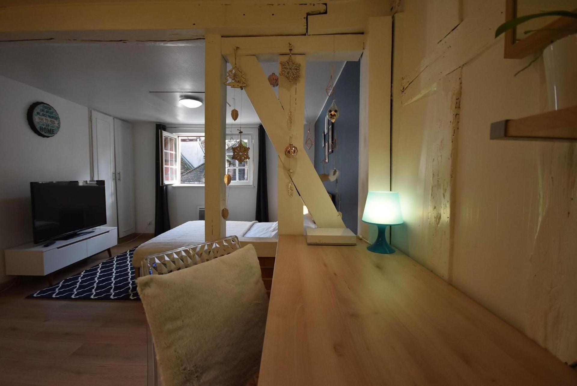 STUDIO dans le COEUR HISTORIQUE (WIFI et GARE)