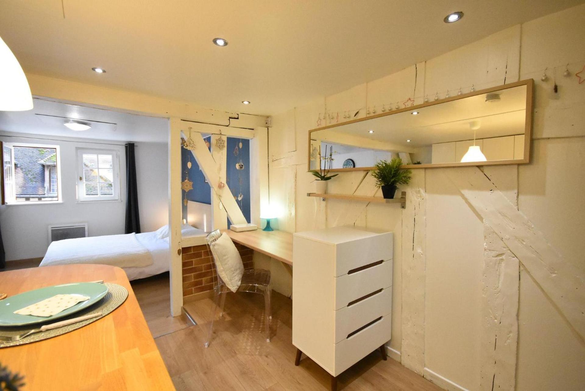 STUDIO dans le COEUR HISTORIQUE (WIFI et GARE)