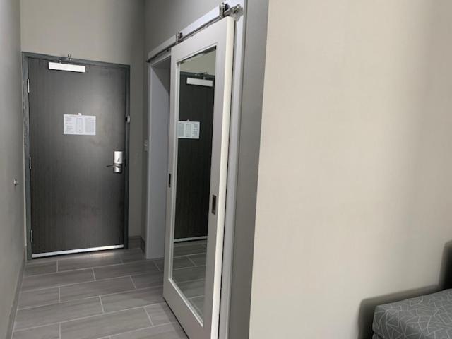 Standard King Room - Non-Smoking 