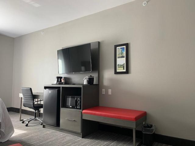 King Suite - Non-Smoking