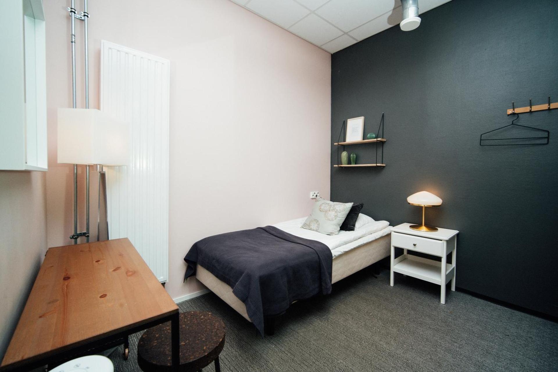 Budget Single Room with Shared Bathroom without window