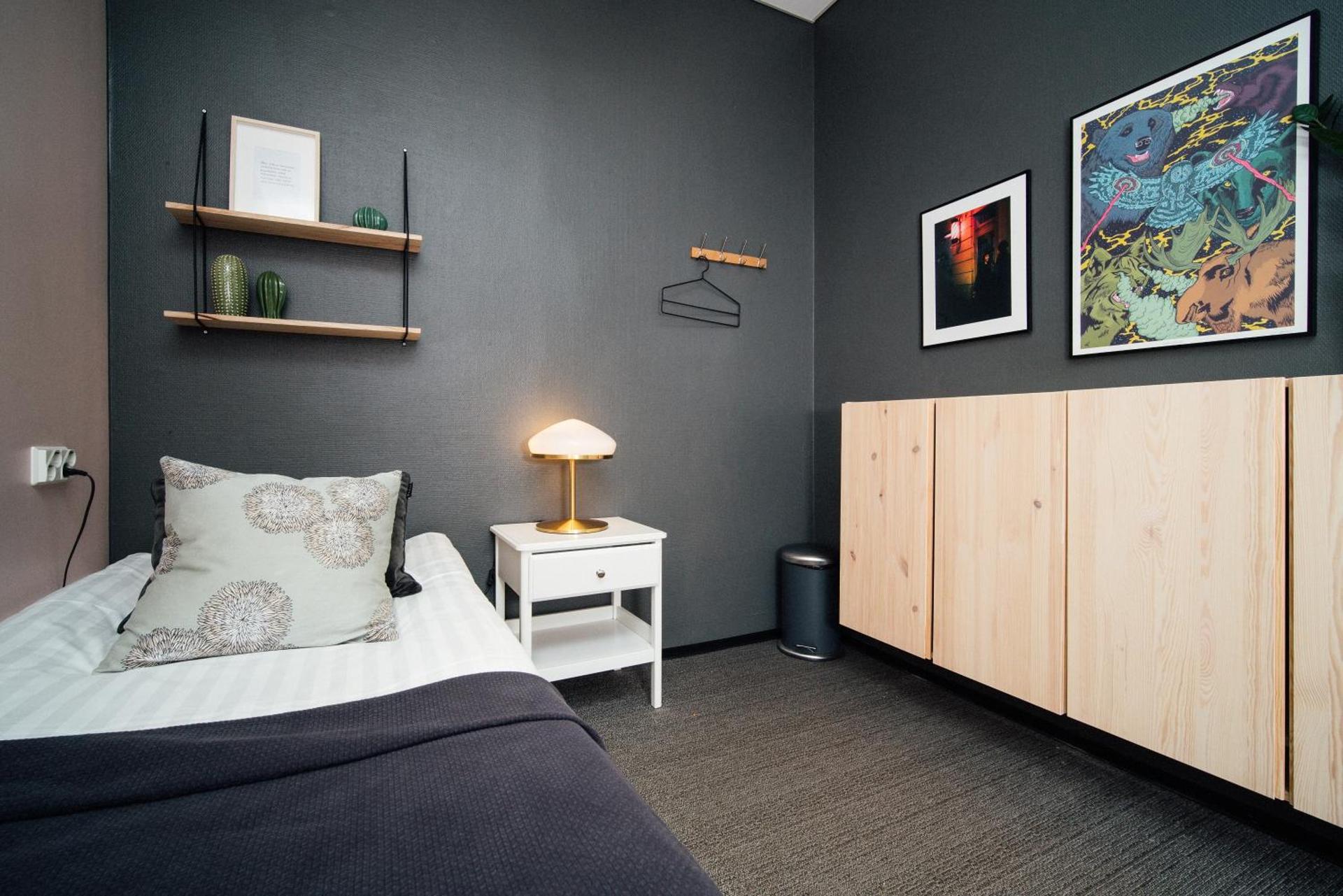 Budget Single Room with Shared Bathroom without window