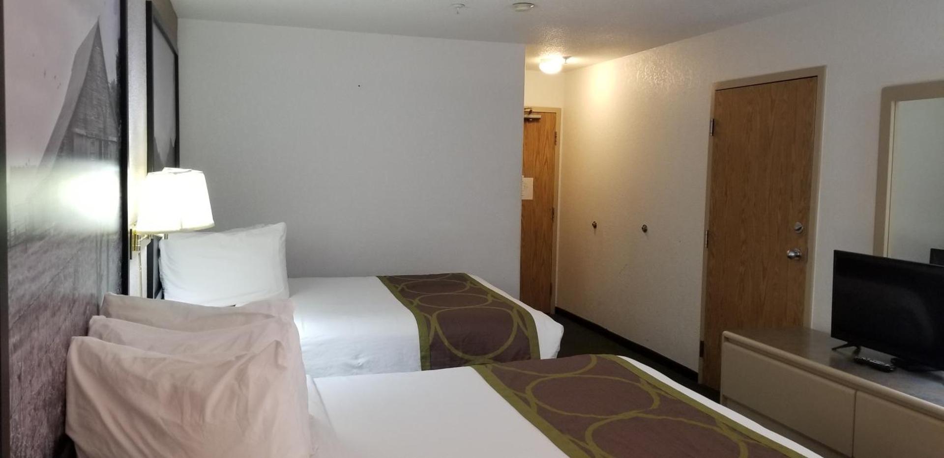 Super 8 by Wyndham Pincher Creek AB