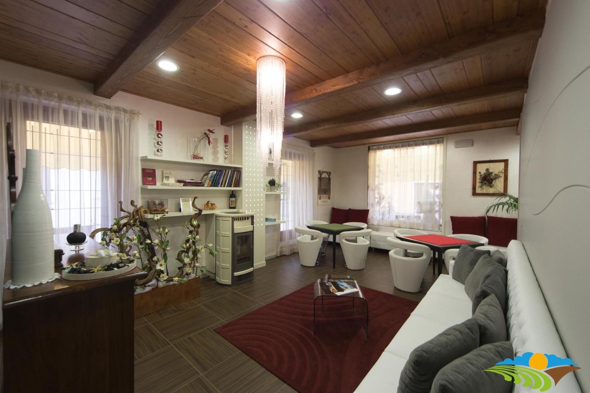 Communal lounge/ TV room