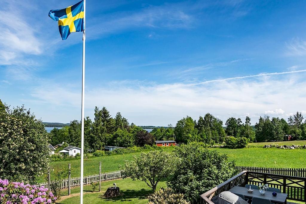 Luxury Villa by lake welcome you