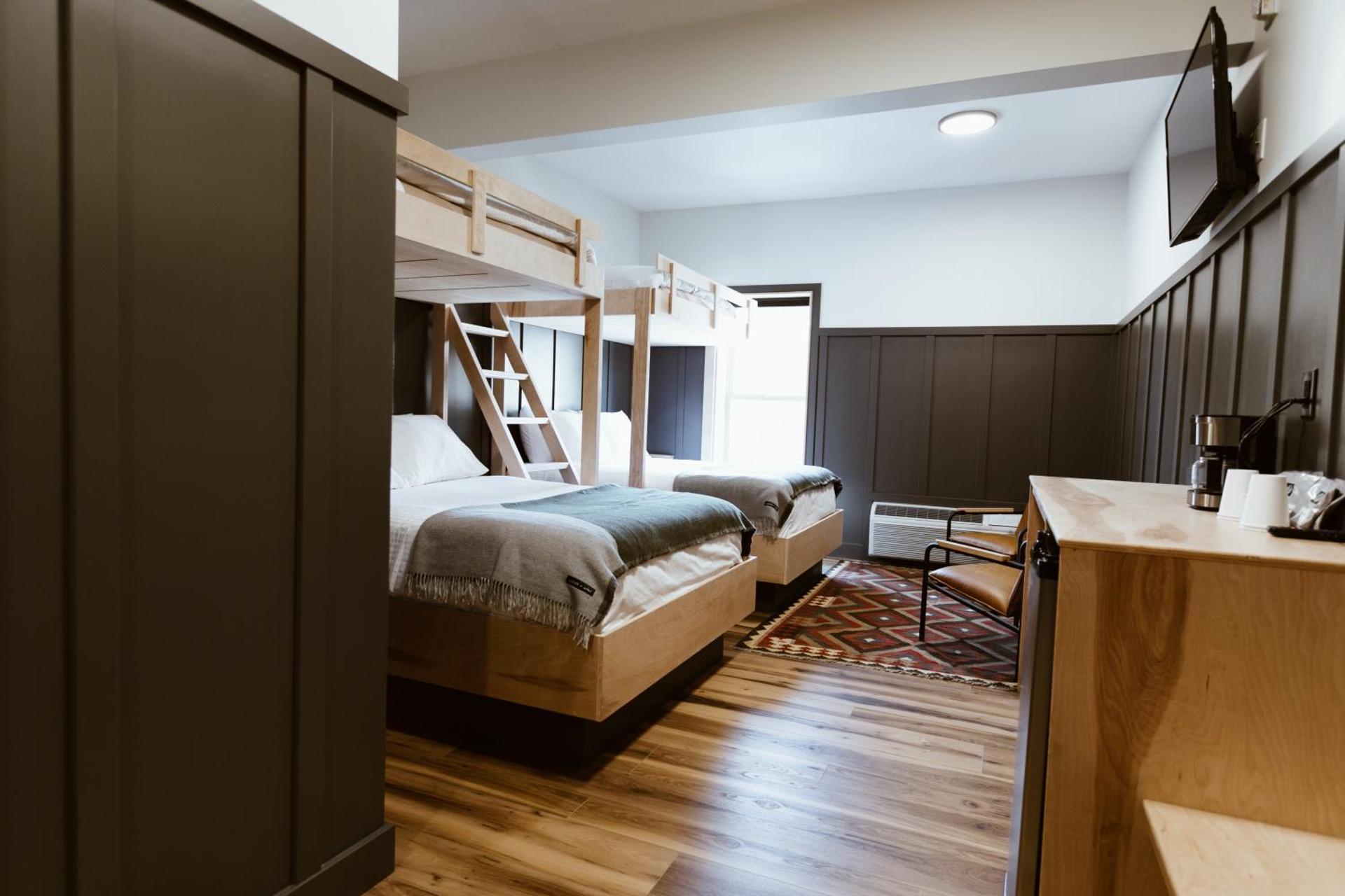 The Flying Steamshovel Inn