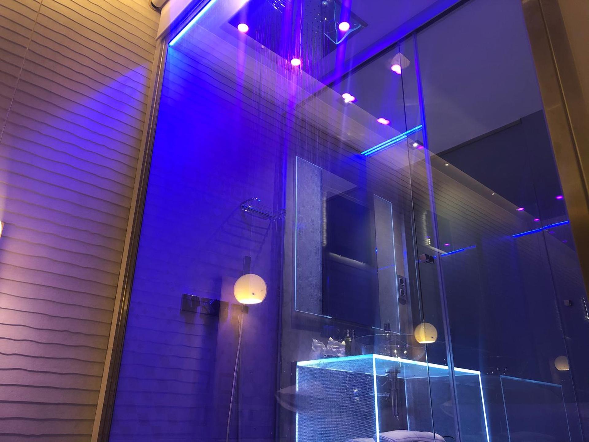 Superior Room with Chromotherapy Shower 
