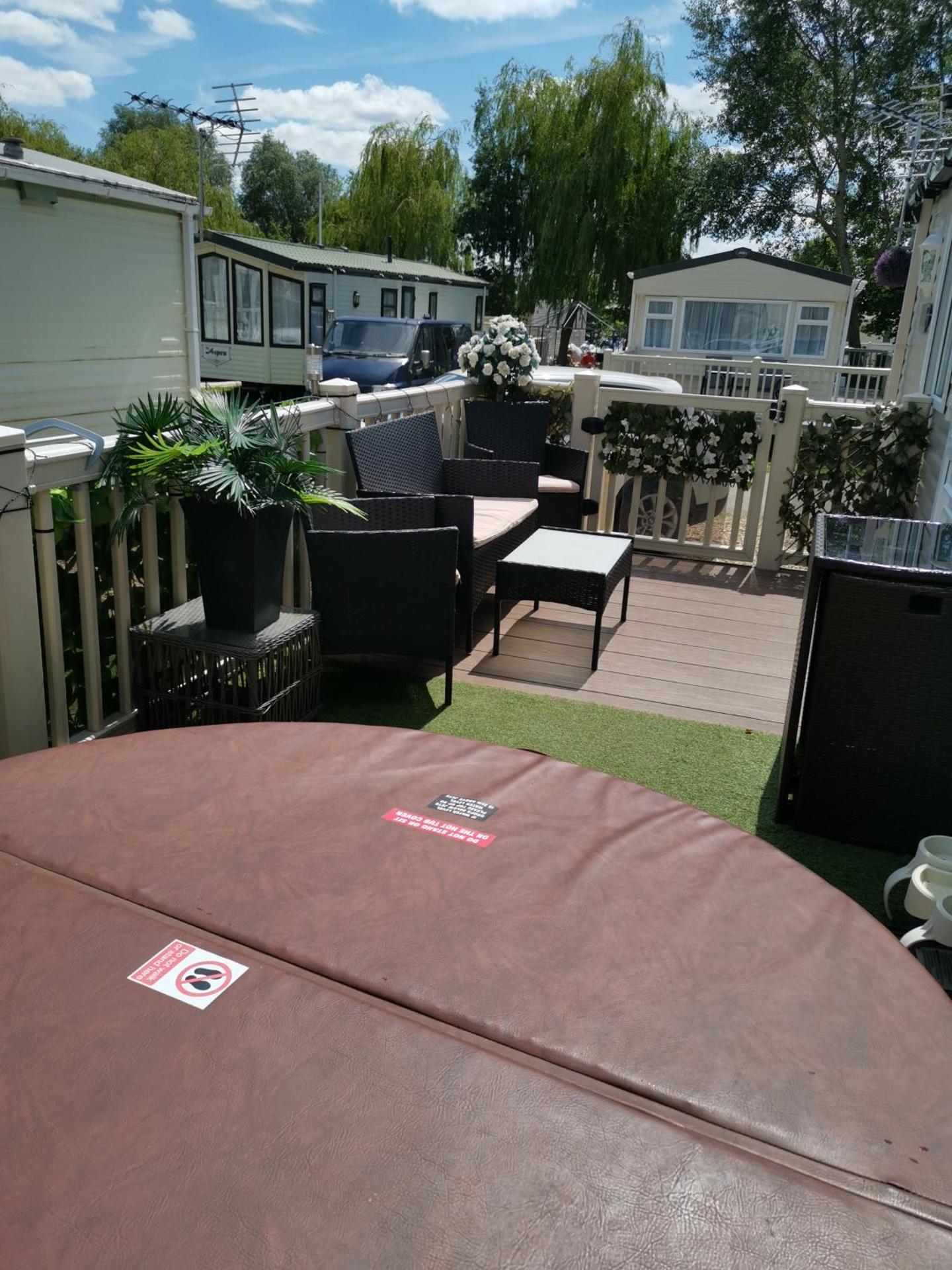 3 bedroom caravan with hot tub Tattershall lakes