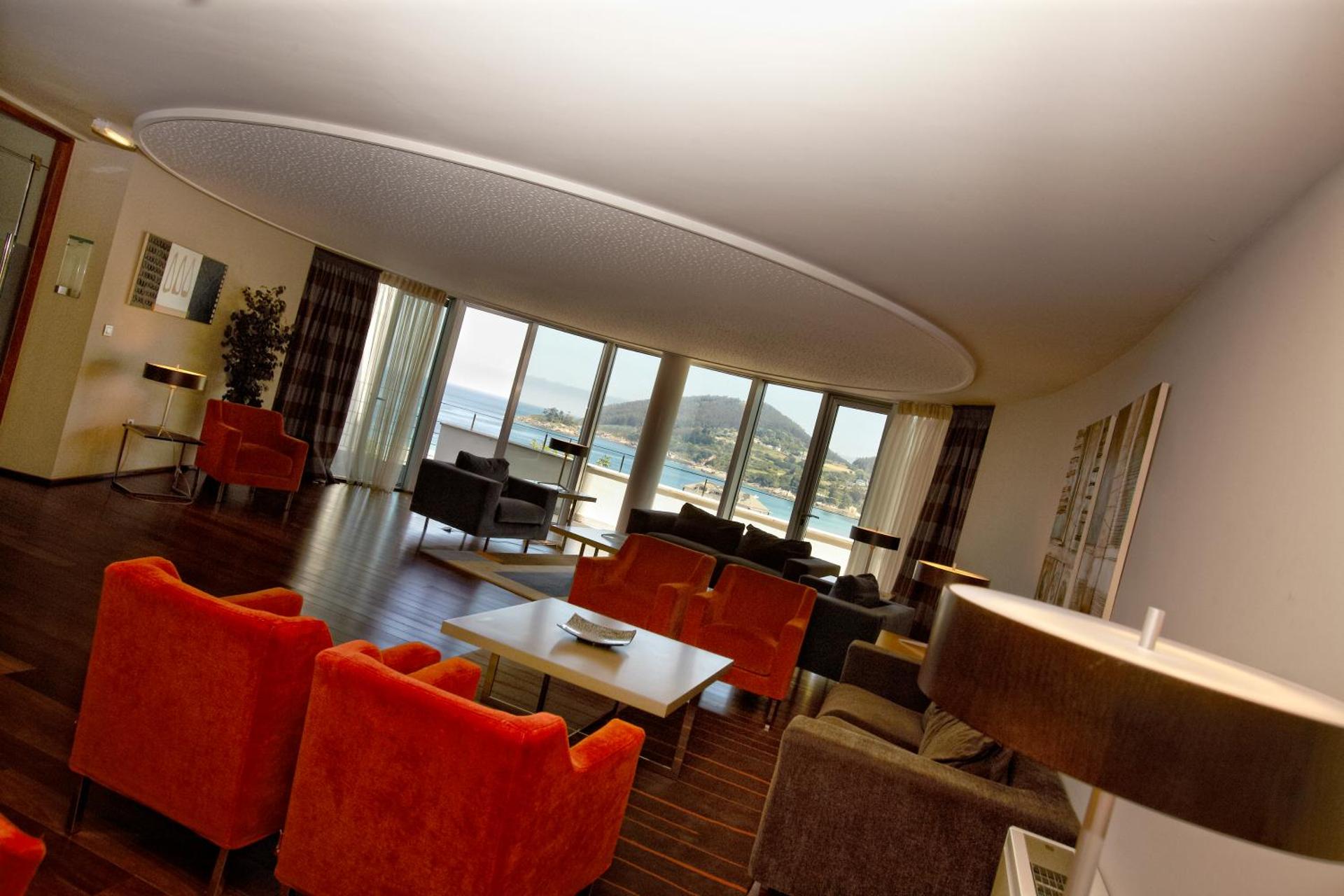 Communal lounge/ TV room