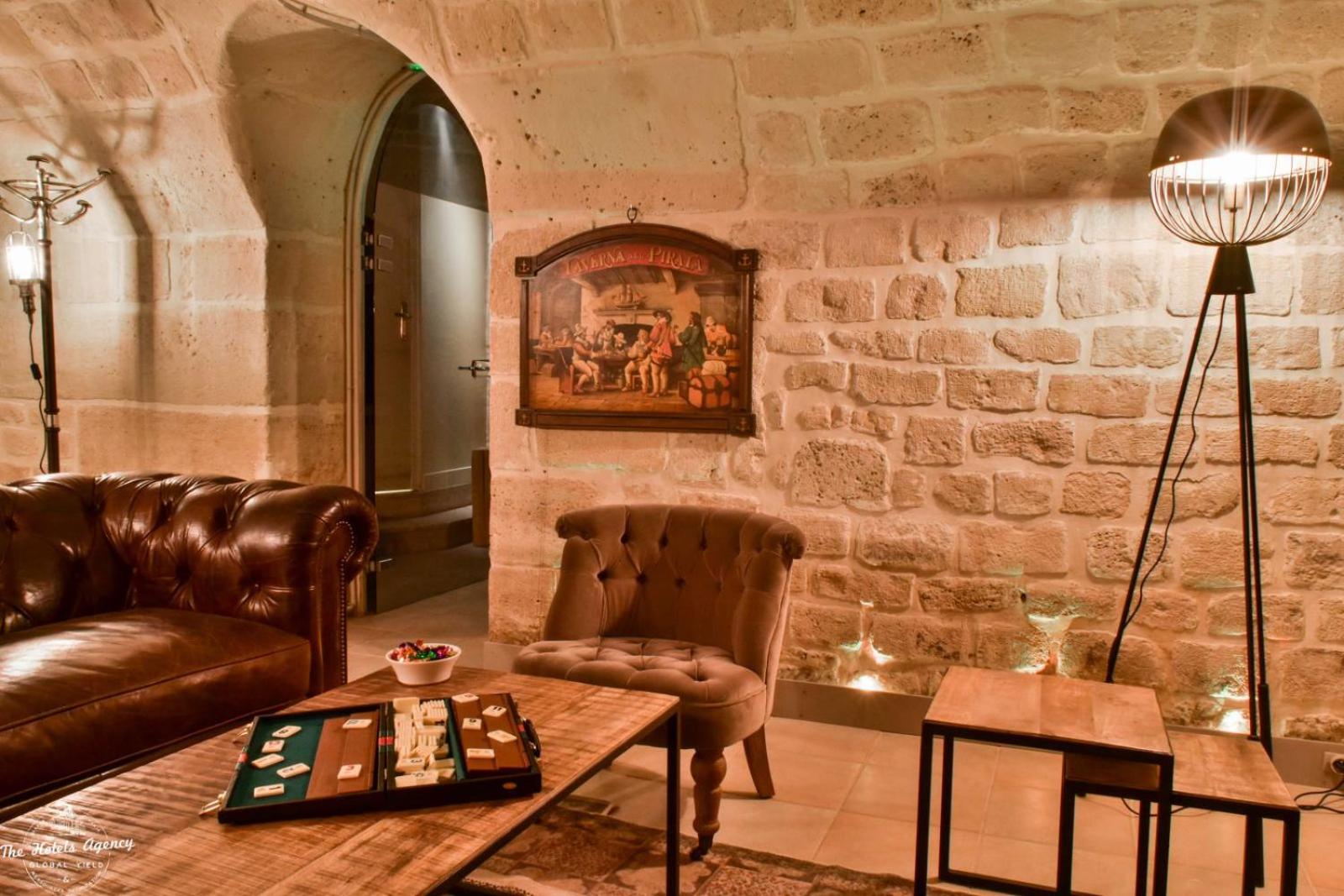 Communal lounge/ TV room