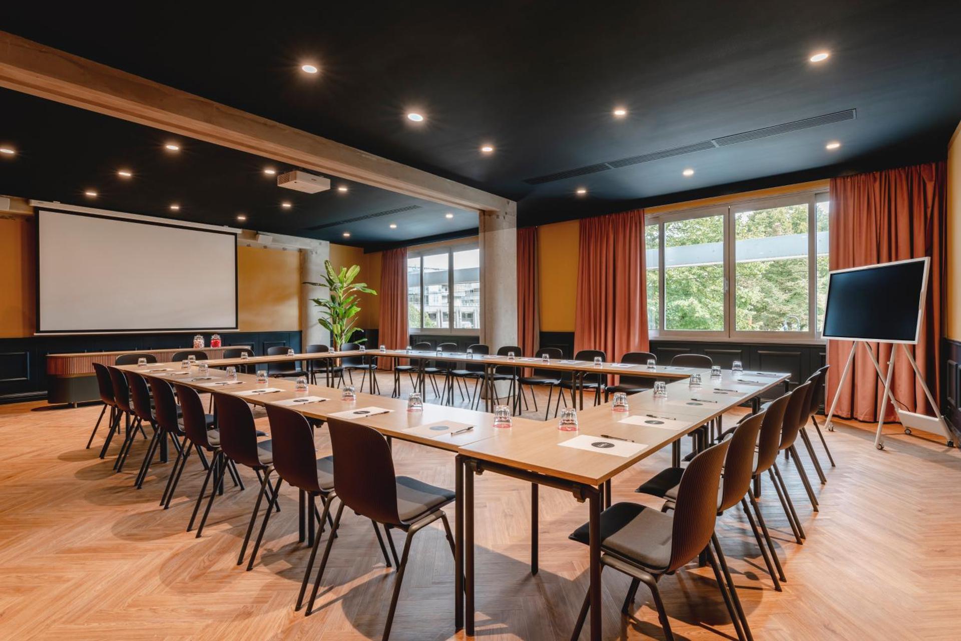 Meeting/conference room